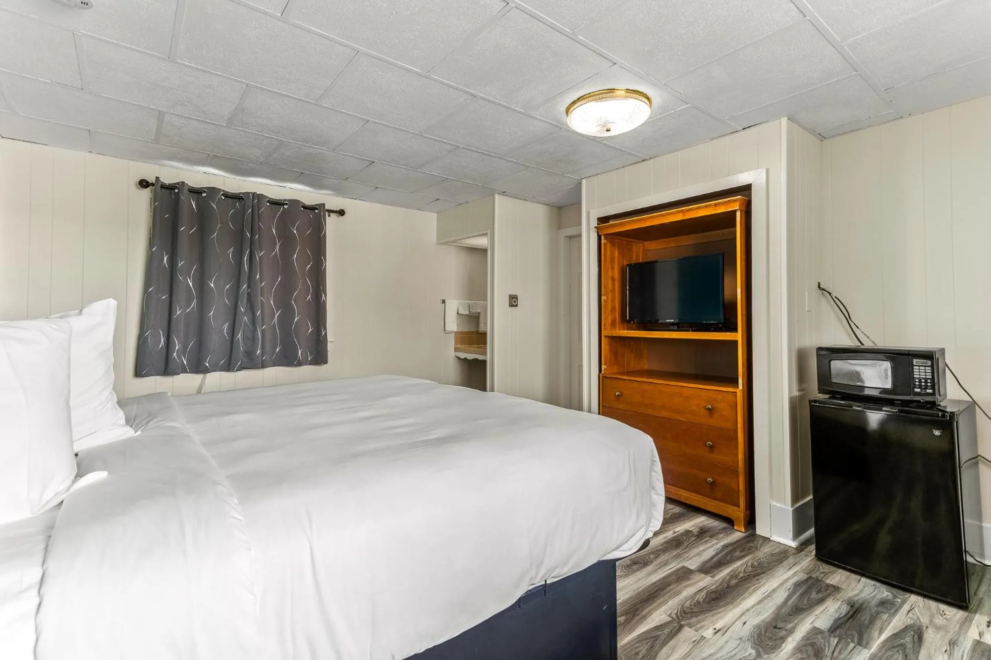 Bed in The Crest - Hampton Beach