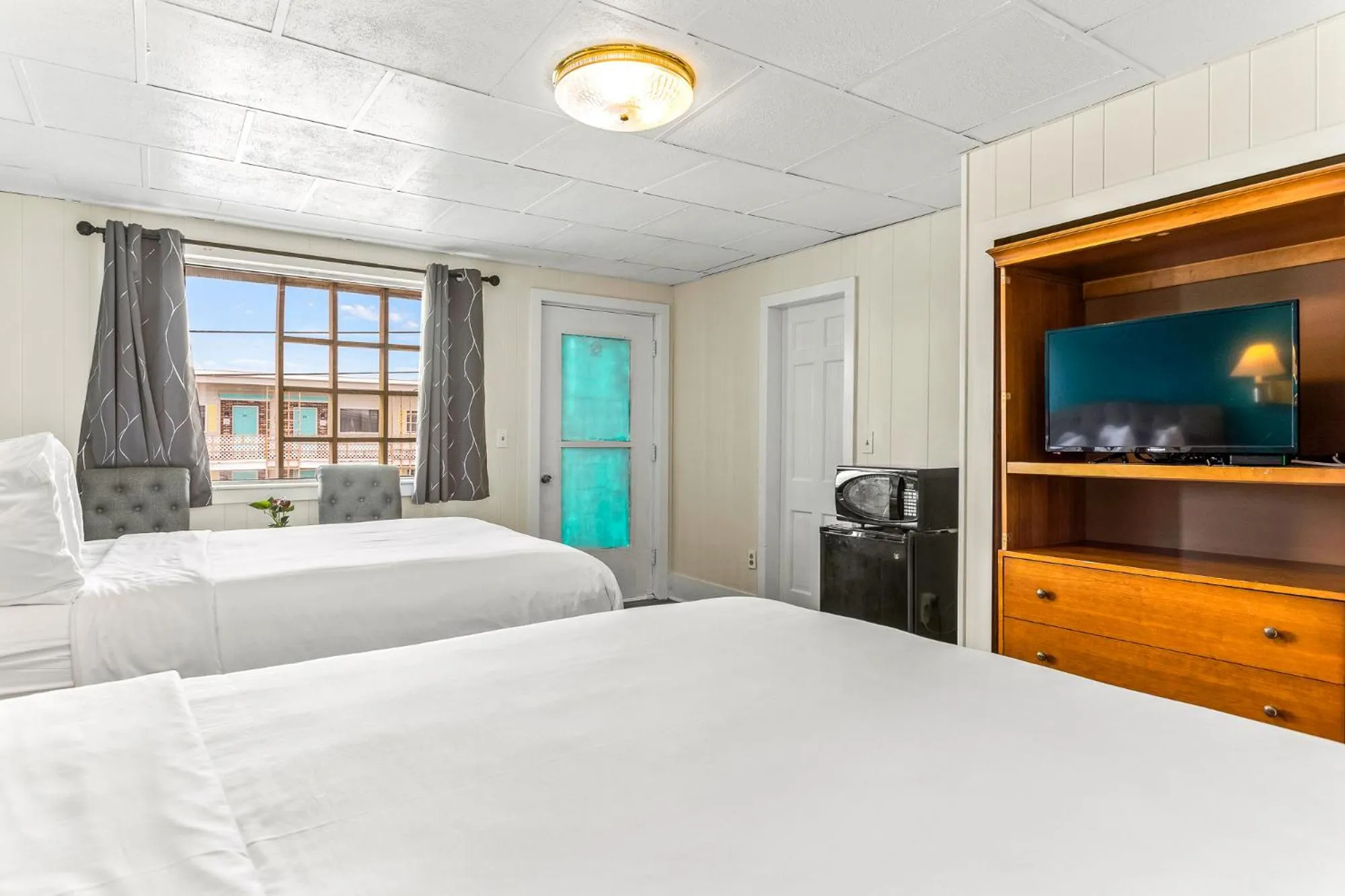 Bed in The Crest - Hampton Beach