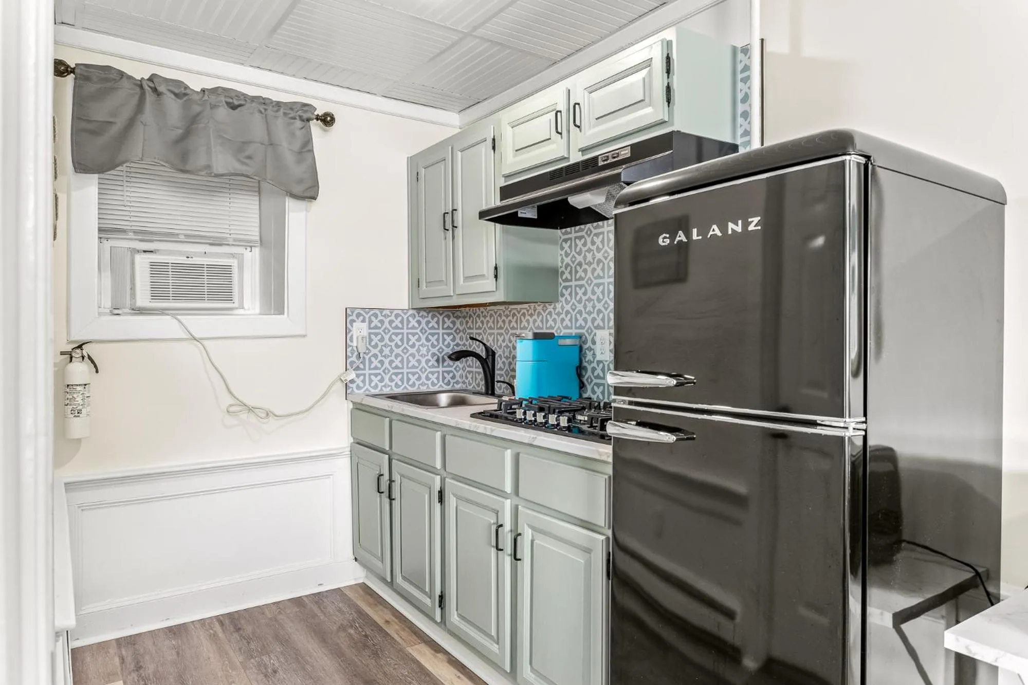 Kitchen or kitchenette in The Crest - Hampton Beach
