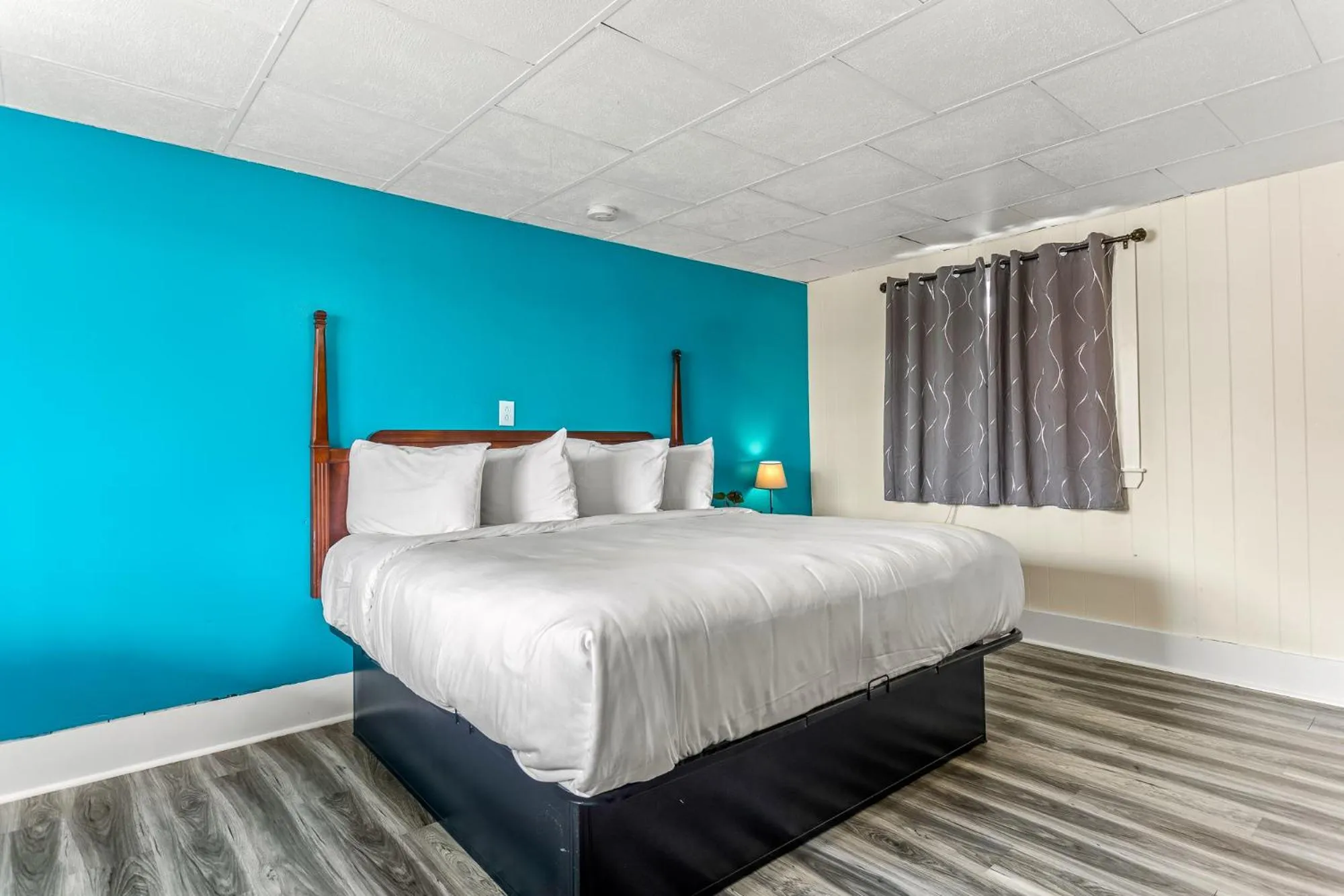 Bedroom, Bed in The Crest - Hampton Beach