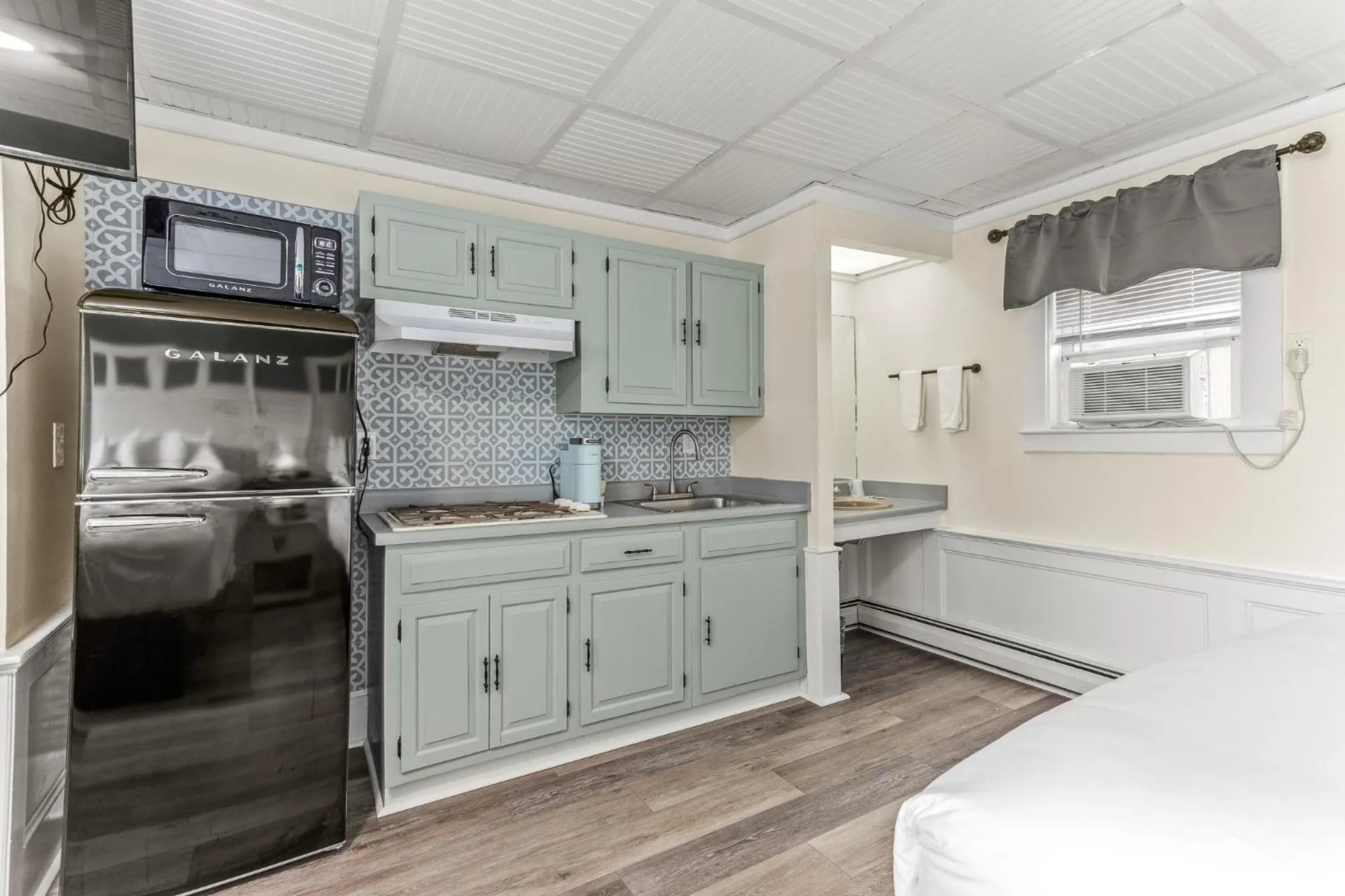 Kitchen or kitchenette in The Crest - Hampton Beach