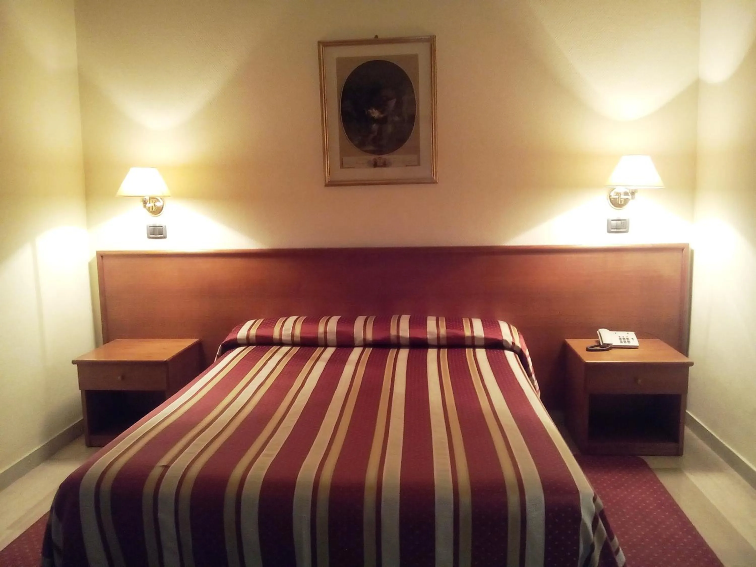 Photo of the whole room, Bed in Hotel Select