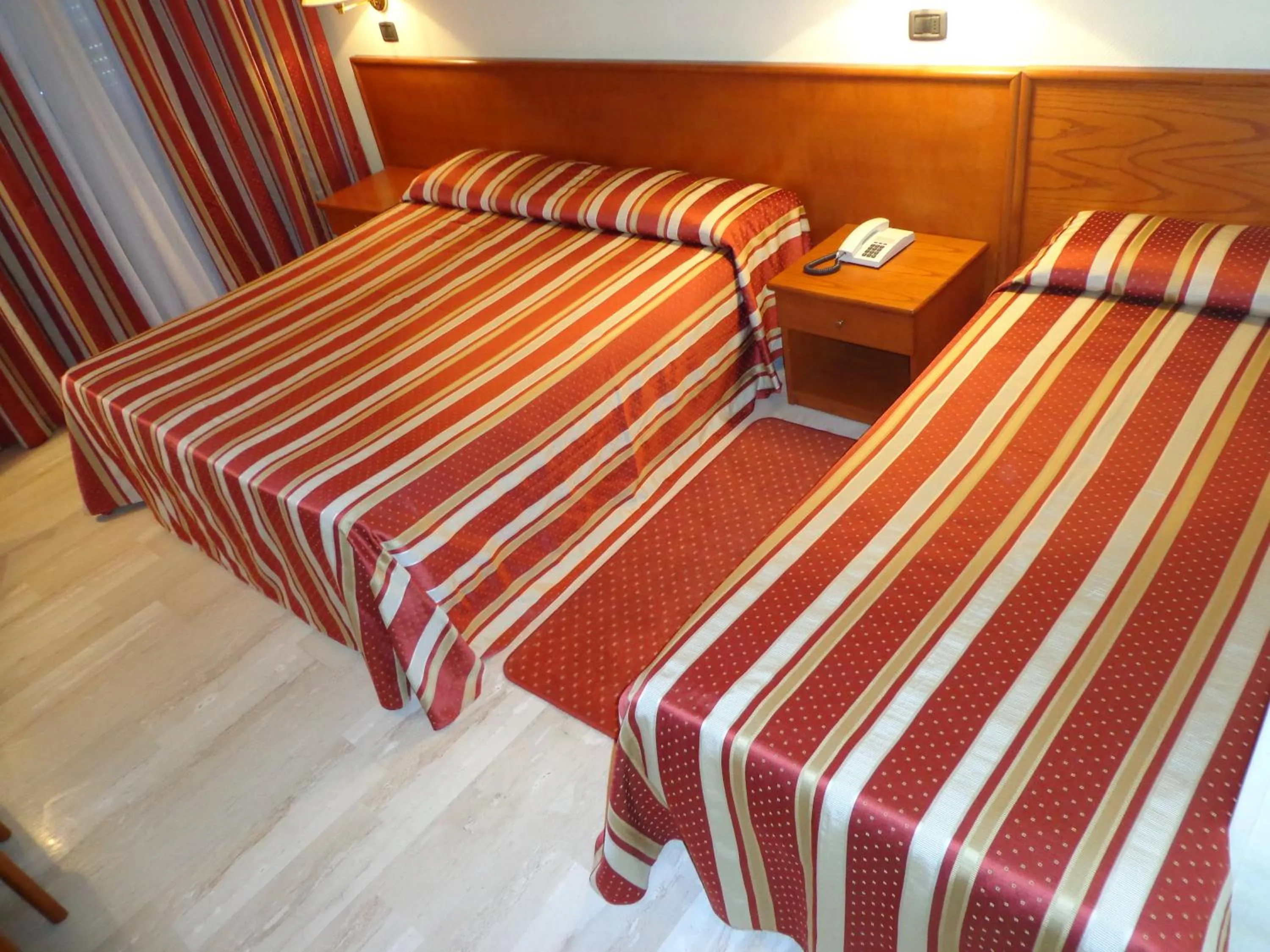 Photo of the whole room, Bed in Hotel Select