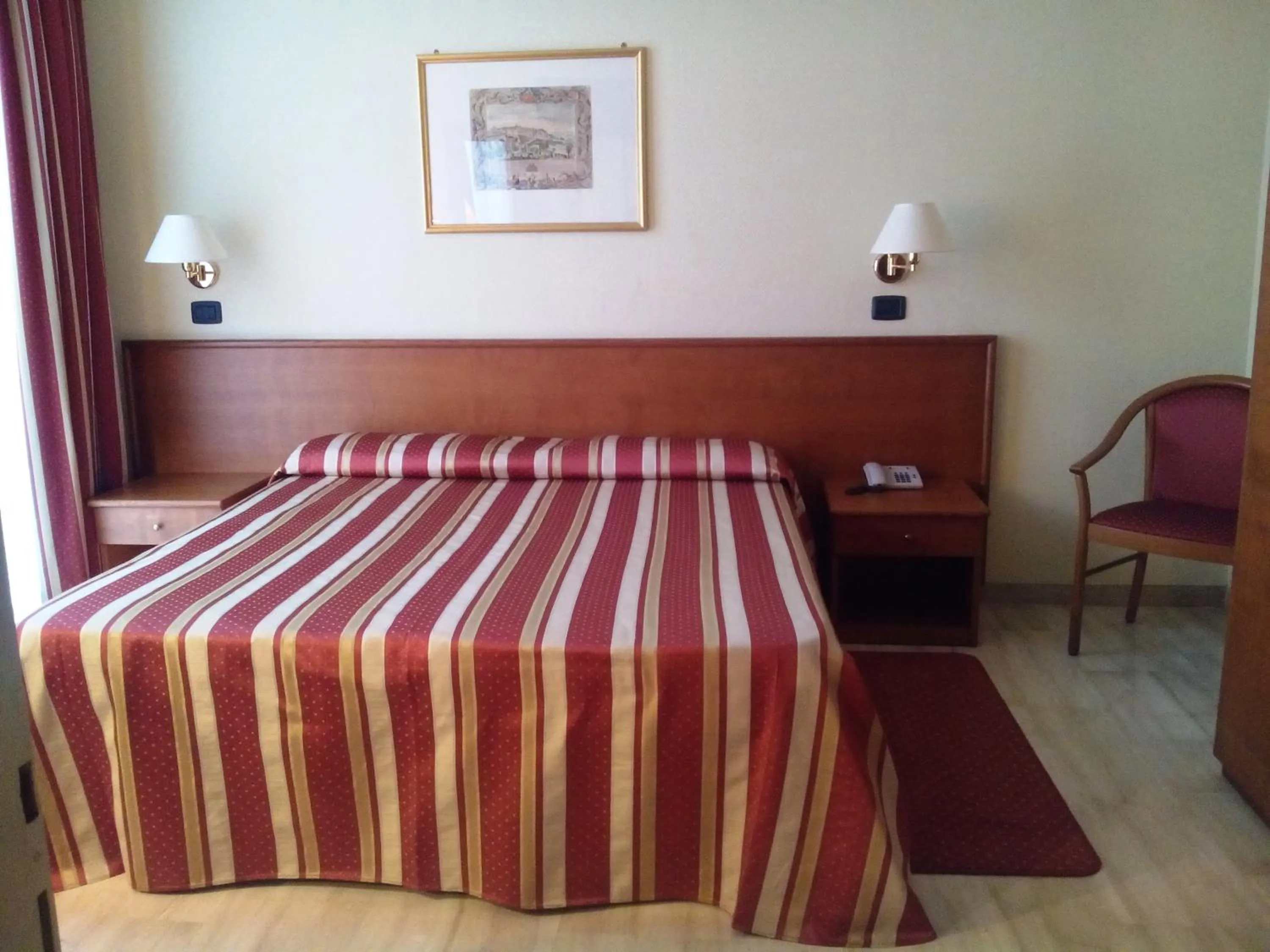 Photo of the whole room, Bed in Hotel Select