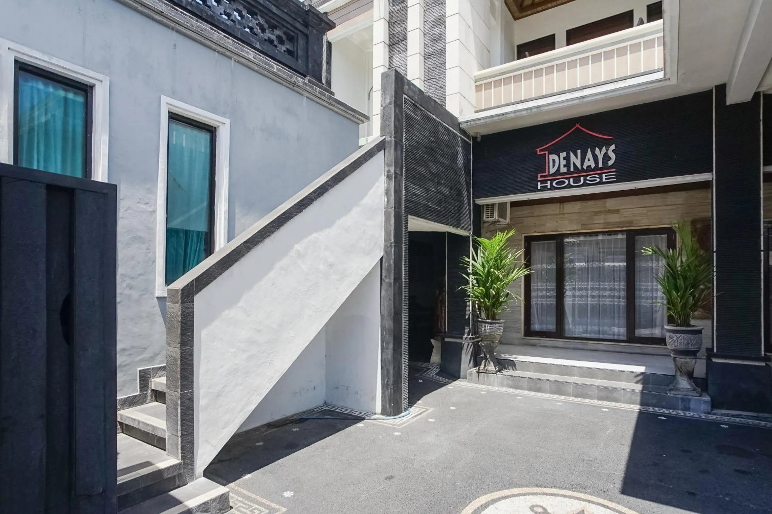 Facade/entrance in DENAYS GUESTHOUSE JIMBARAN
