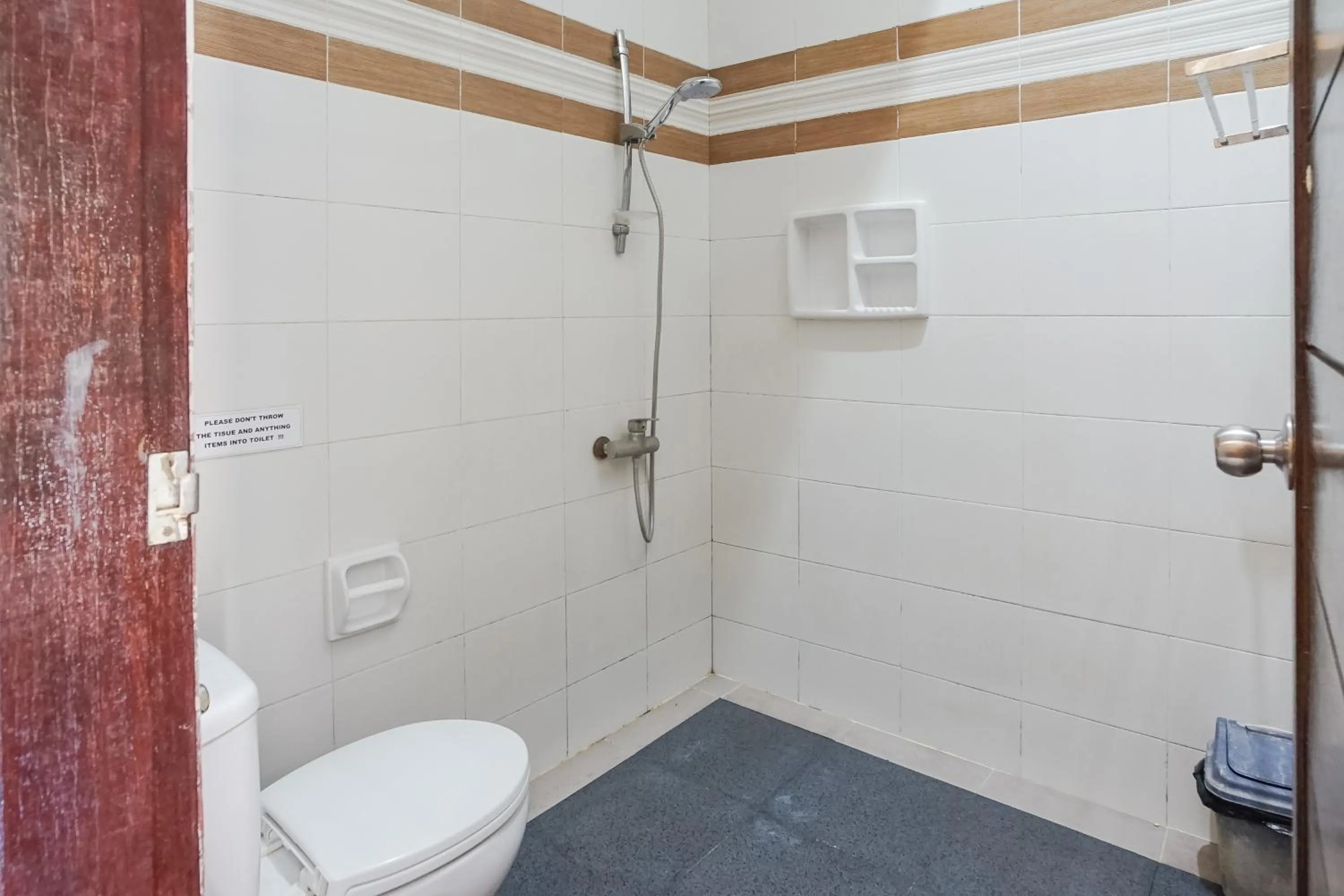 Shower in DENAYS GUESTHOUSE JIMBARAN