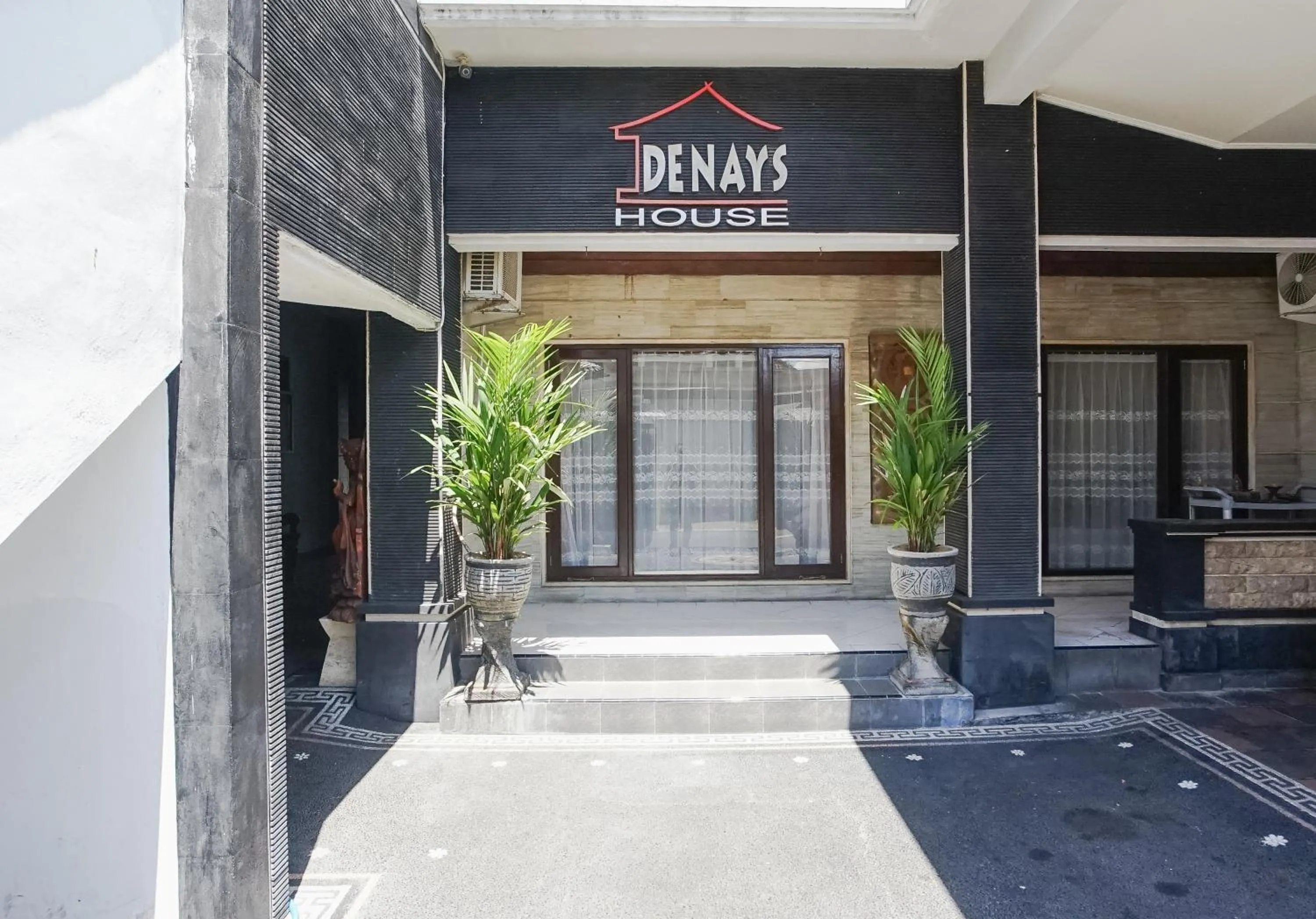 Facade/entrance in DENAYS GUESTHOUSE JIMBARAN