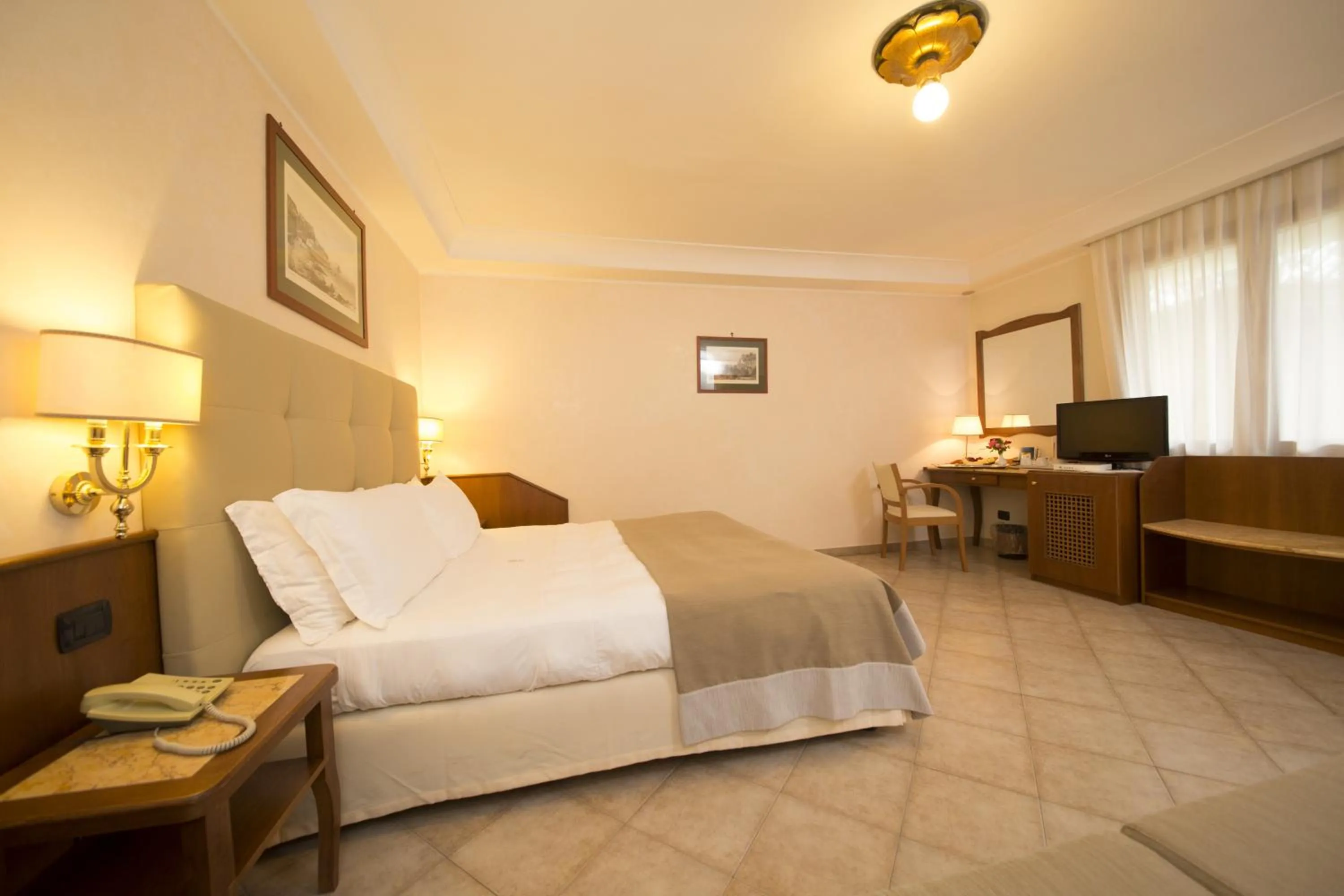 Photo of the whole room, Bed in Montespina Park Hotel