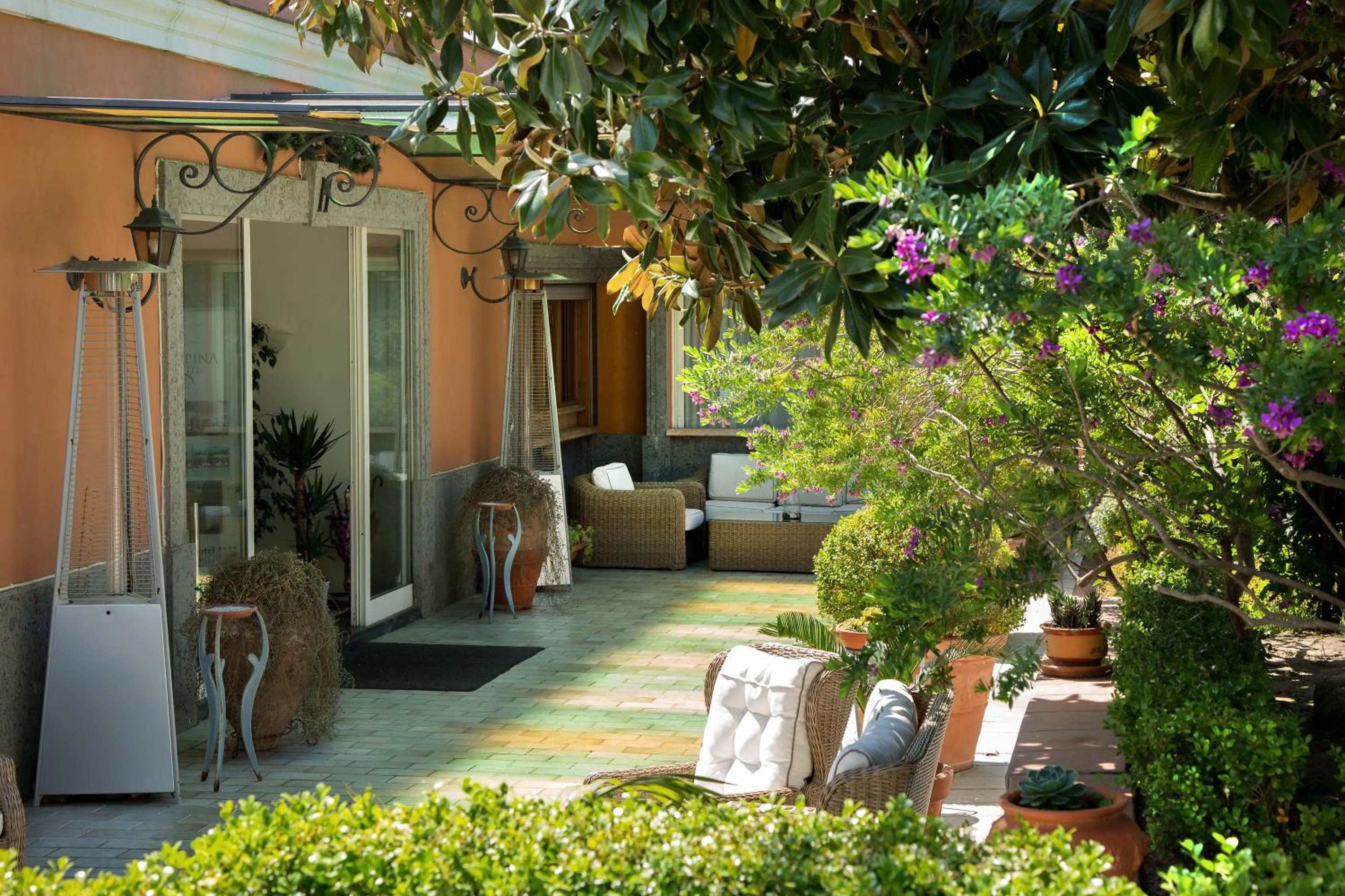 Facade/entrance in Montespina Park Hotel