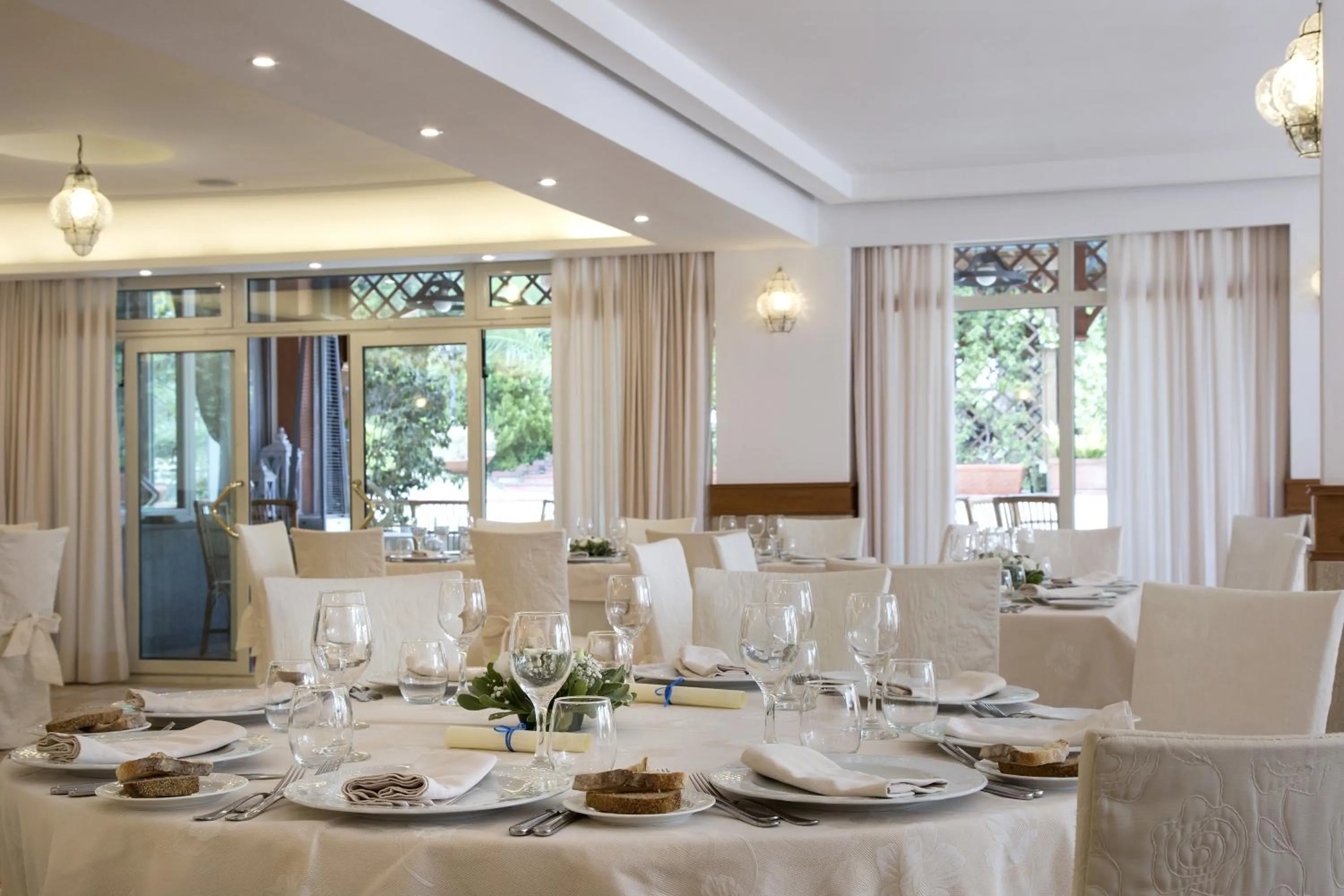 Restaurant/places to eat in Montespina Park Hotel