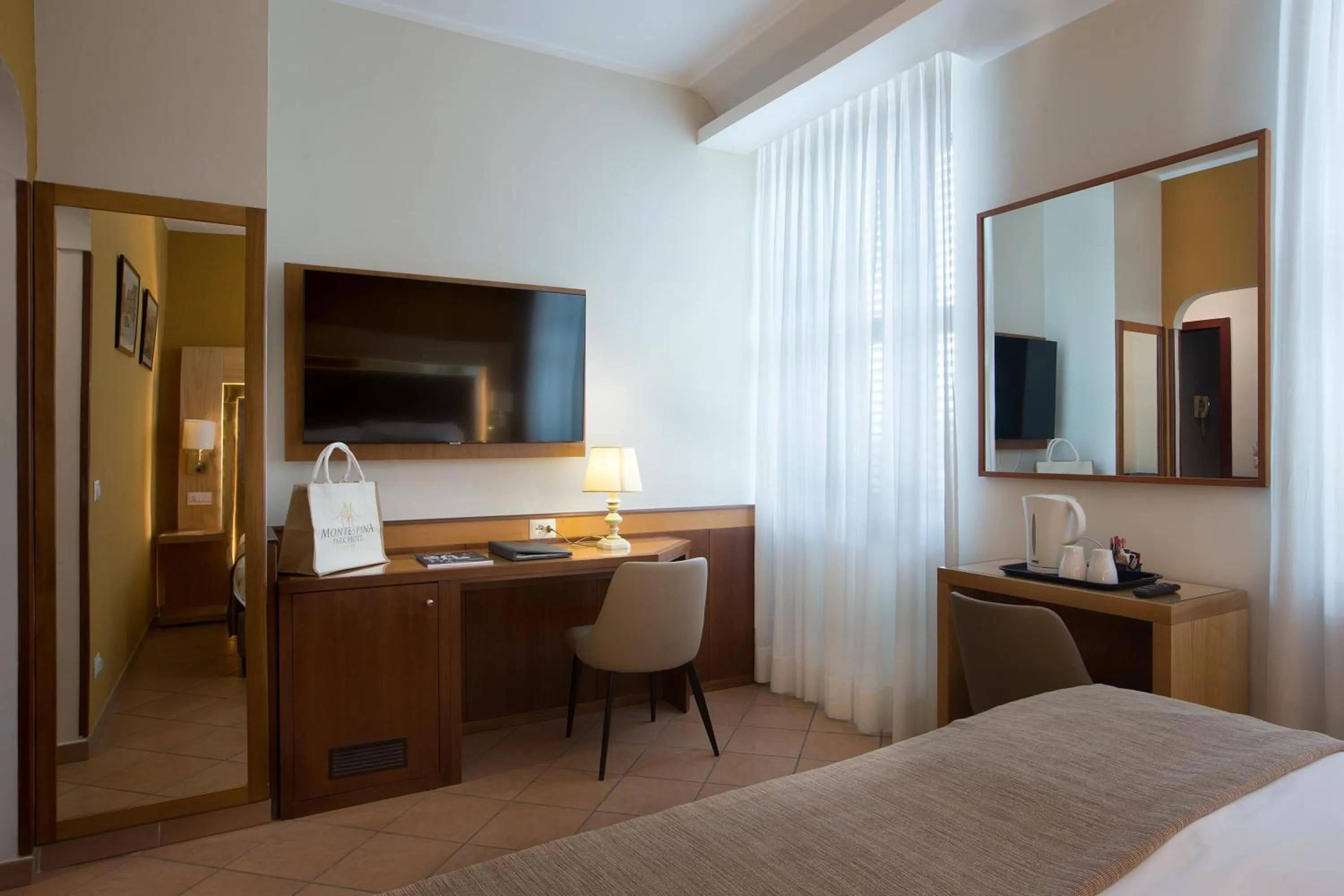 Photo of the whole room, Bed in Montespina Park Hotel