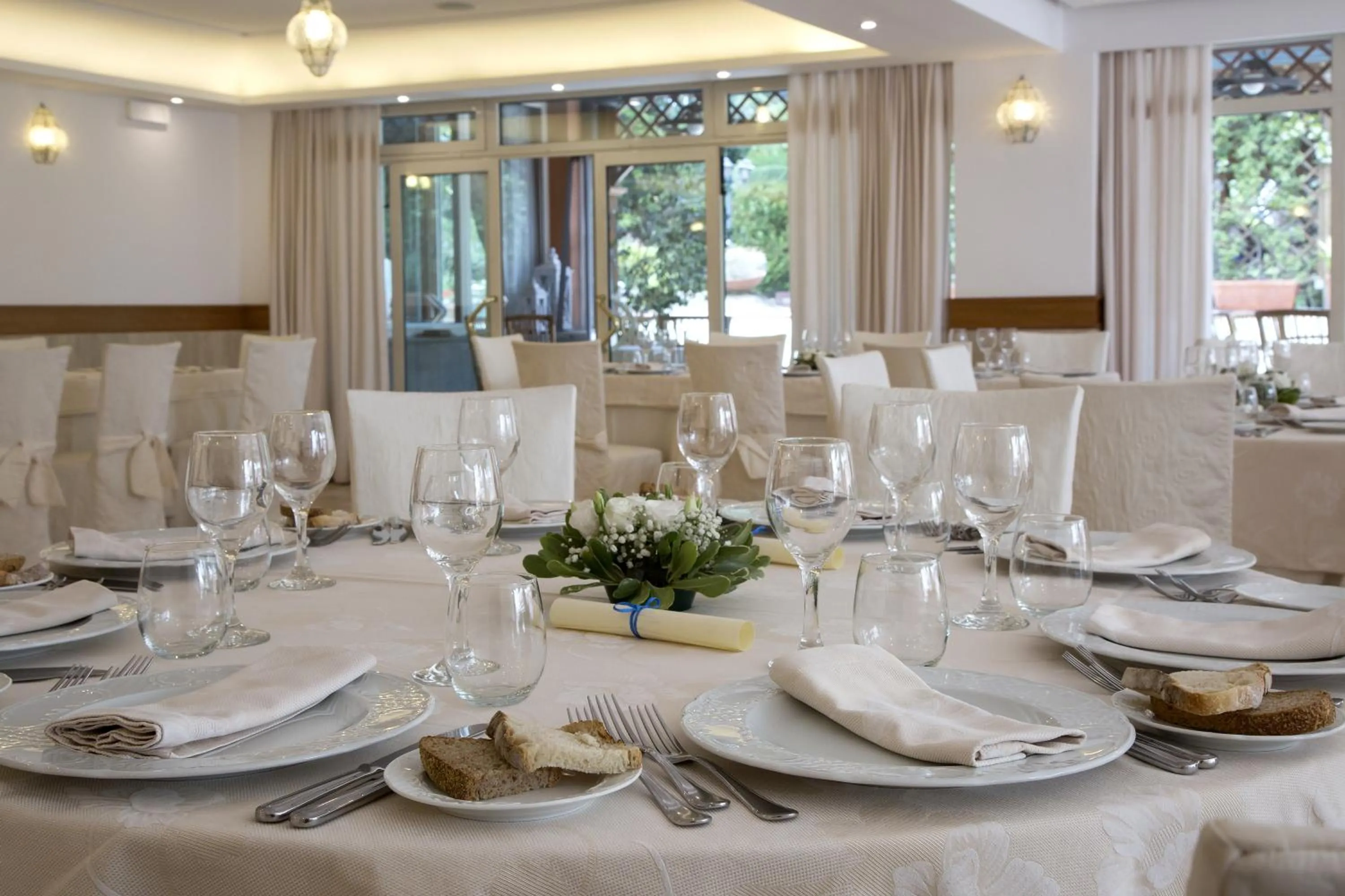 Restaurant/places to eat in Montespina Park Hotel