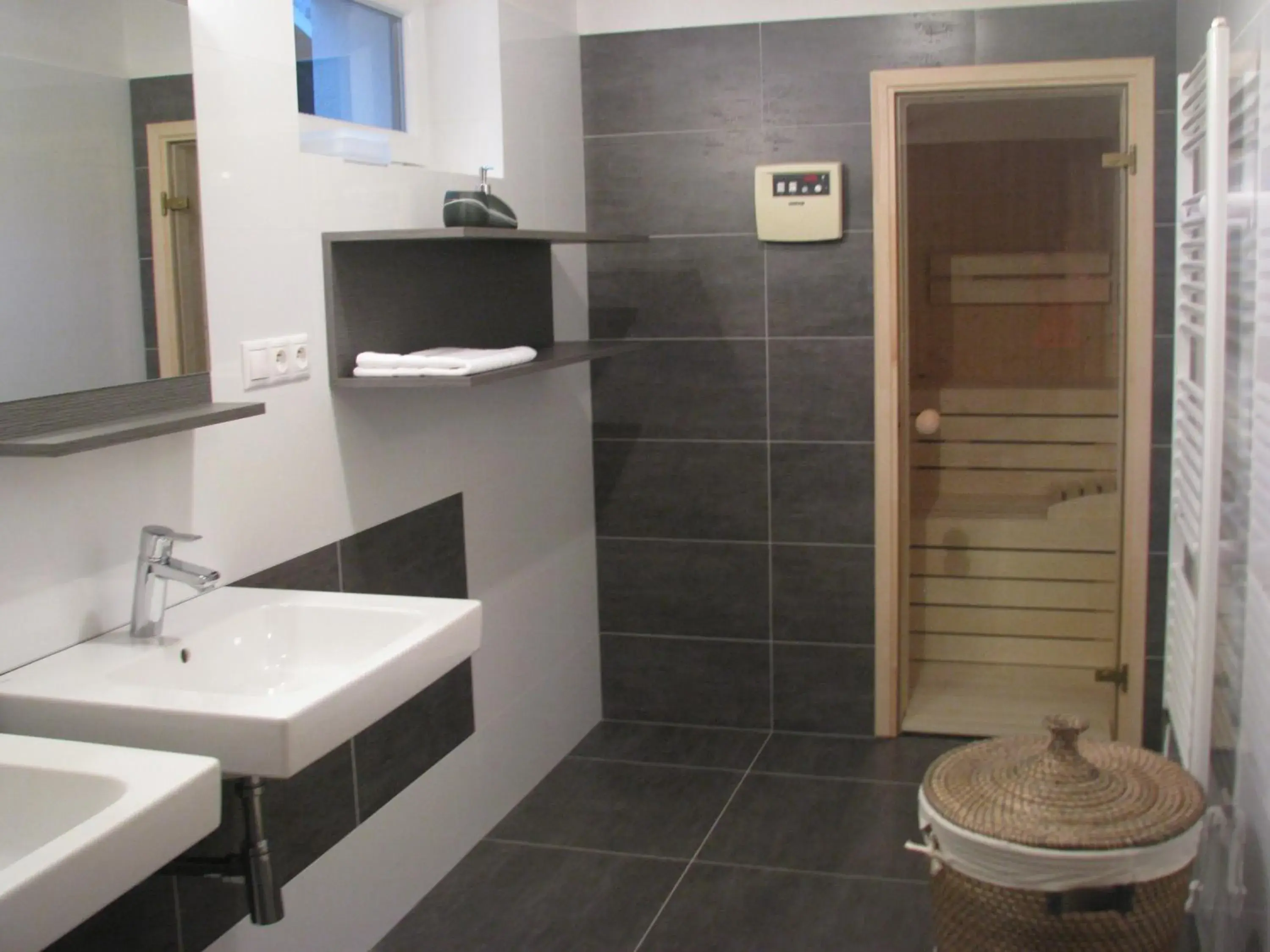 Deluxe Three-Bedroom Apartment with Terrace and free Hot Tub in Wellness Simply Relax - Chopok - privátna sauna, vírivka Deluxe Three-Bedroom Apartment with Terrace and free Hot Tub in Wellness Simply Relax - Chopok - privátna sauna, vírivka