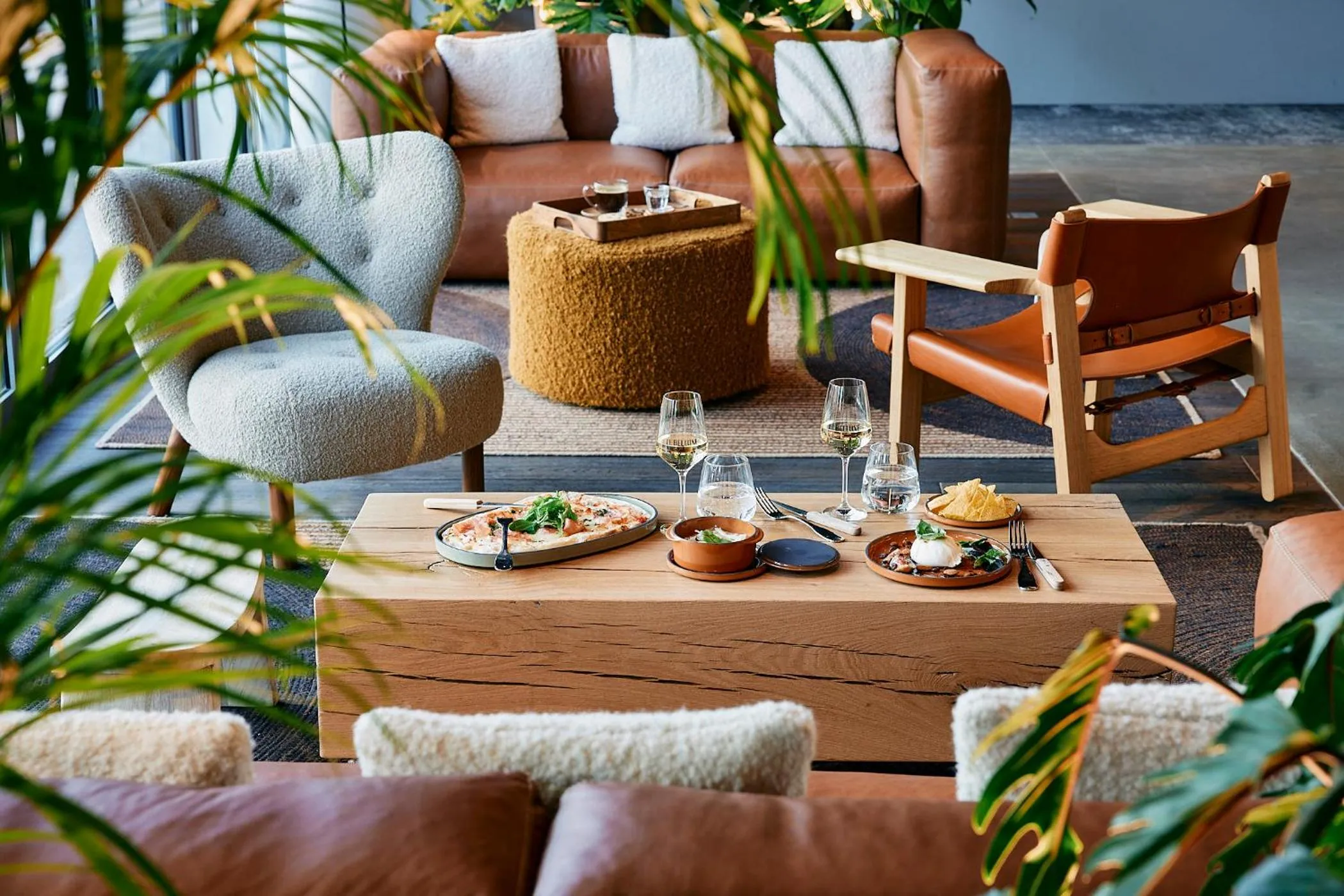 Lounge or bar in Le Bellune Paris