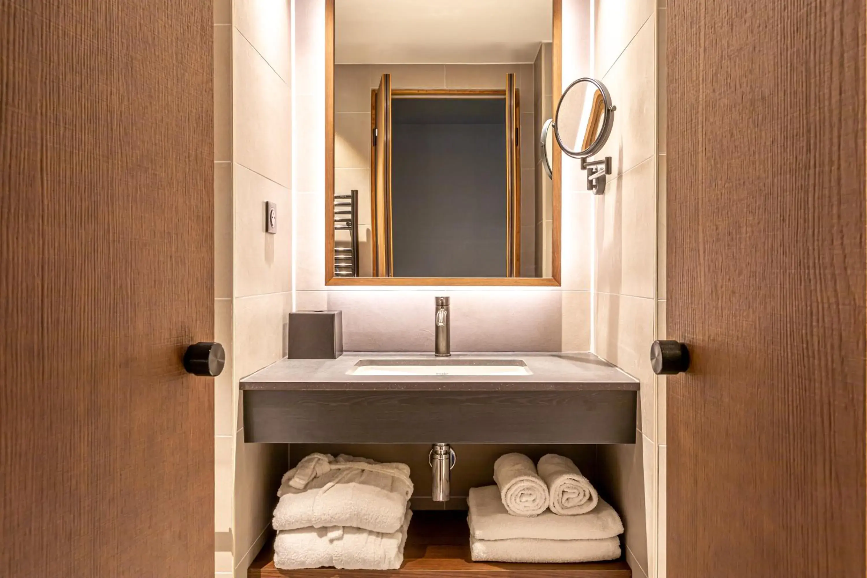 Double Room in Le Bellune Paris Double Room in Le Bellune Paris