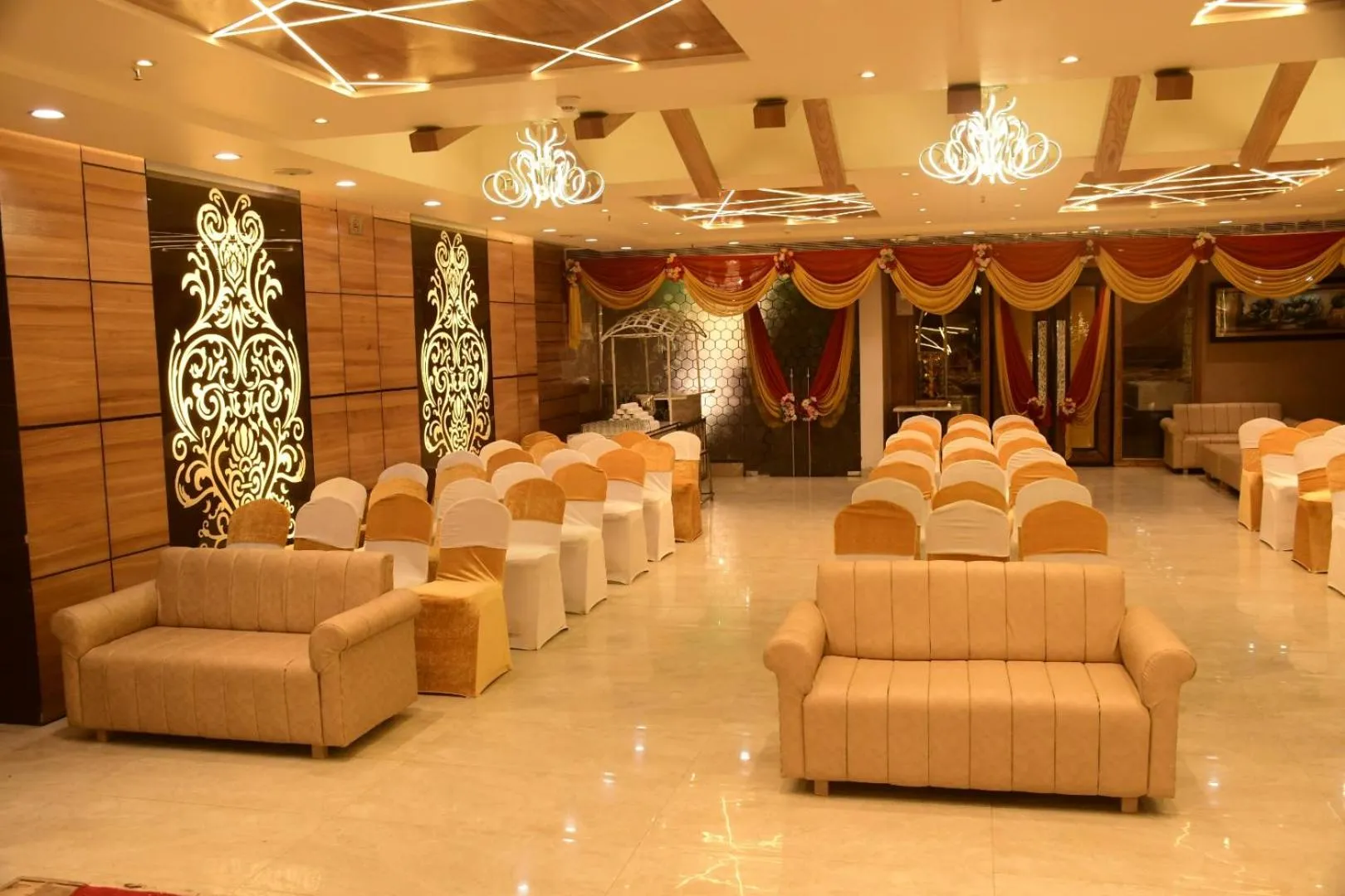 Restaurant/places to eat in Hotel Gurveer Royal