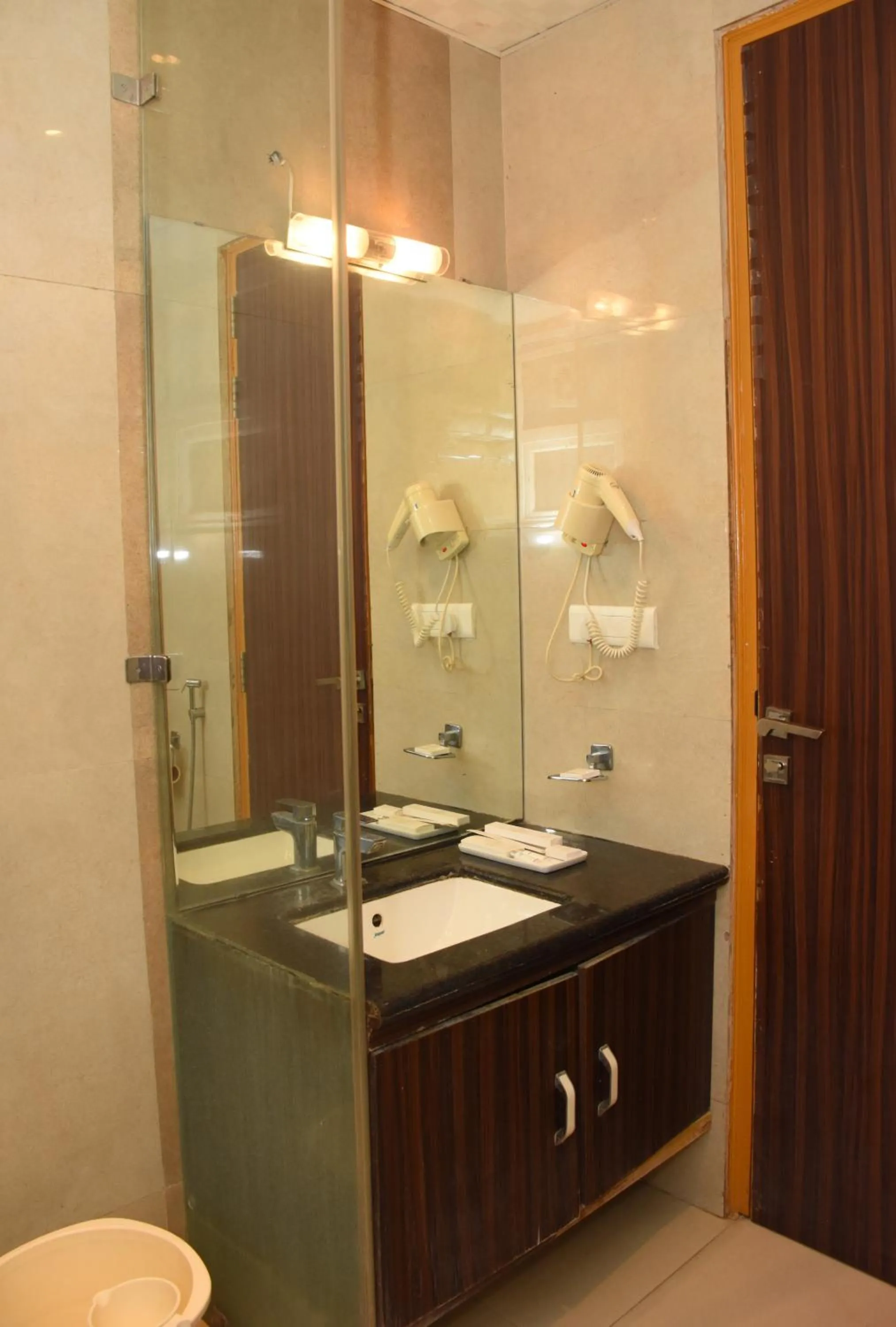 Bathroom in Hotel Gurveer Royal