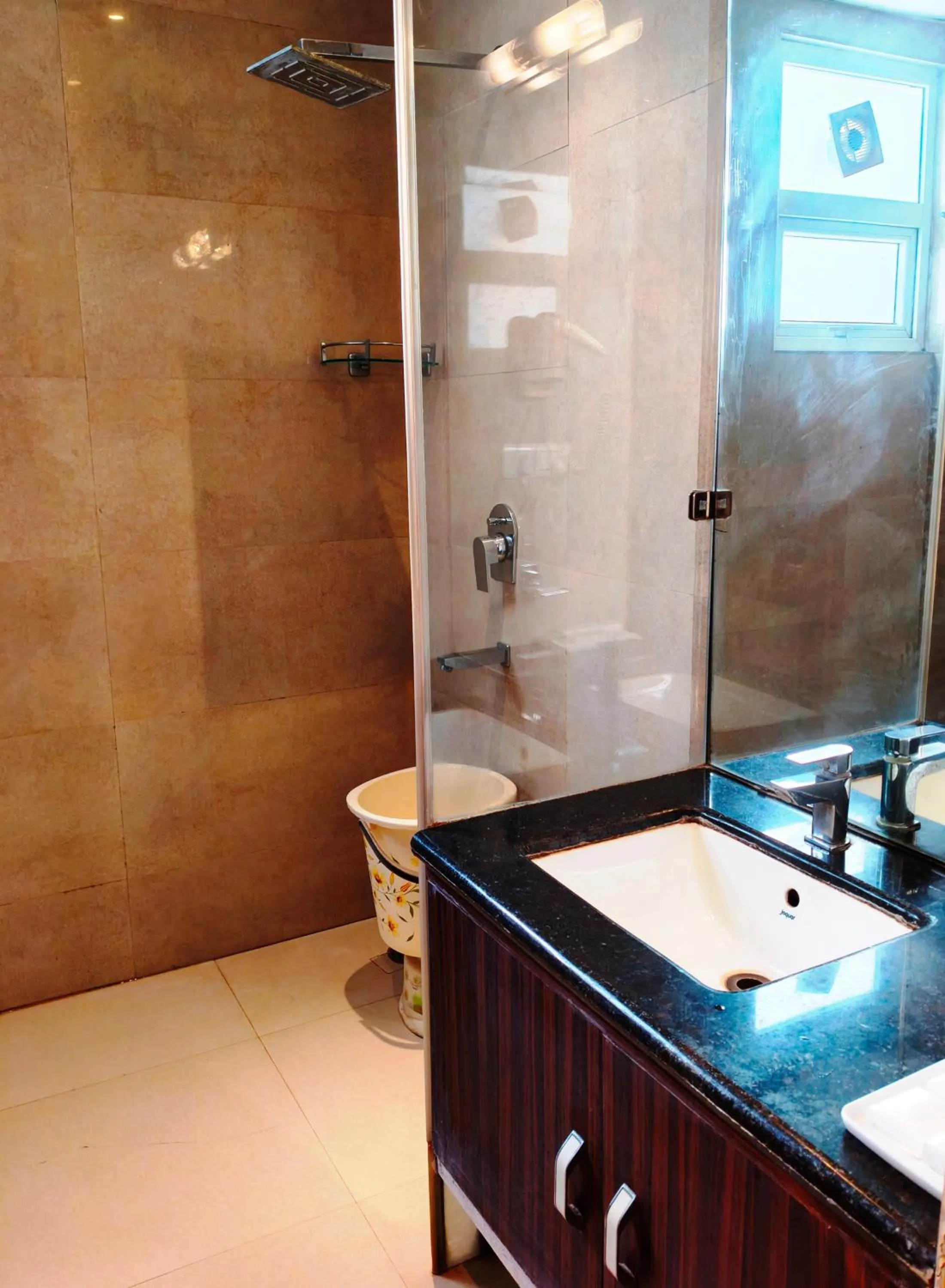 Hotel Gurveer Royal