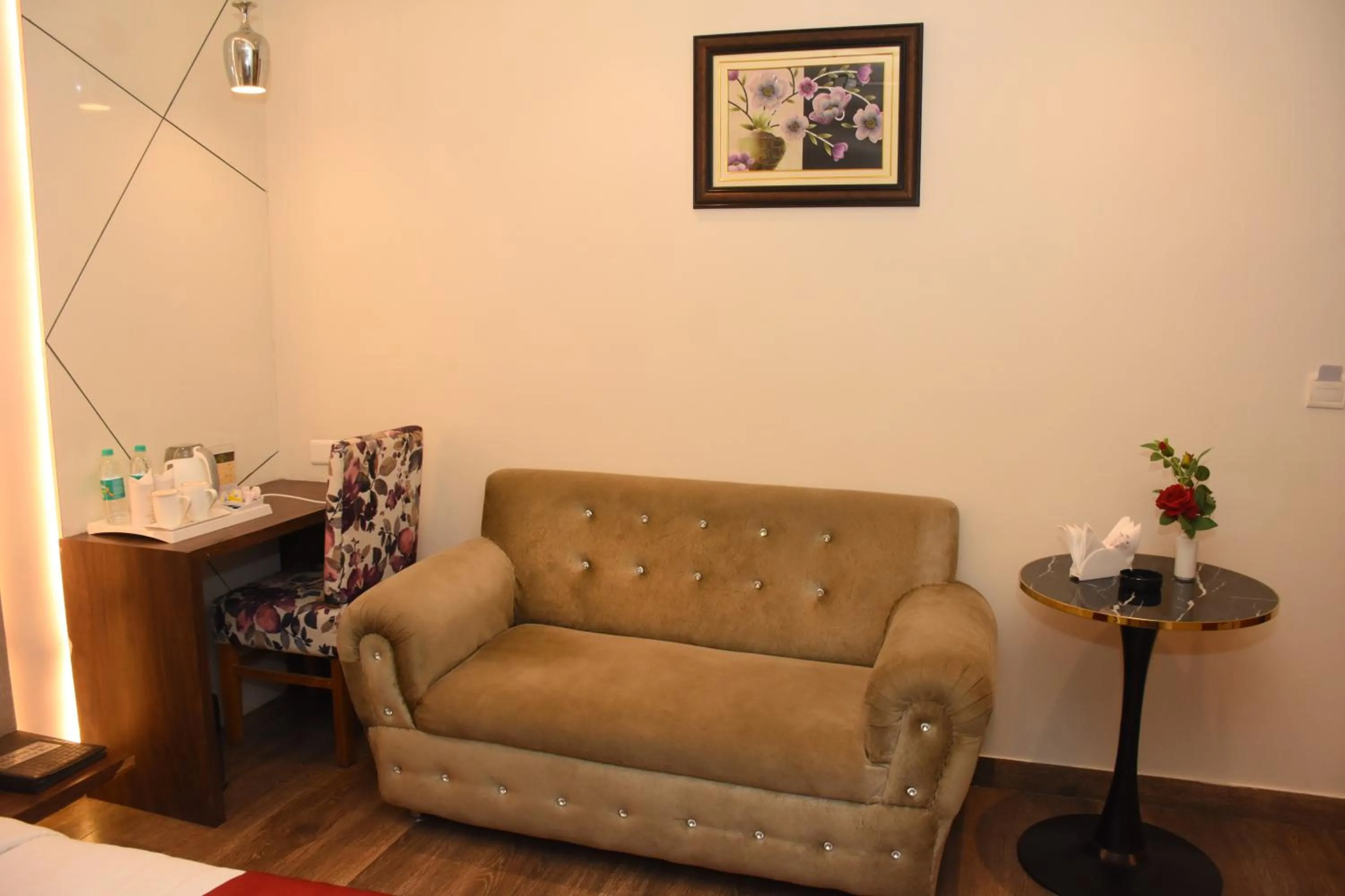 Seating area in Hotel Gurveer Royal
