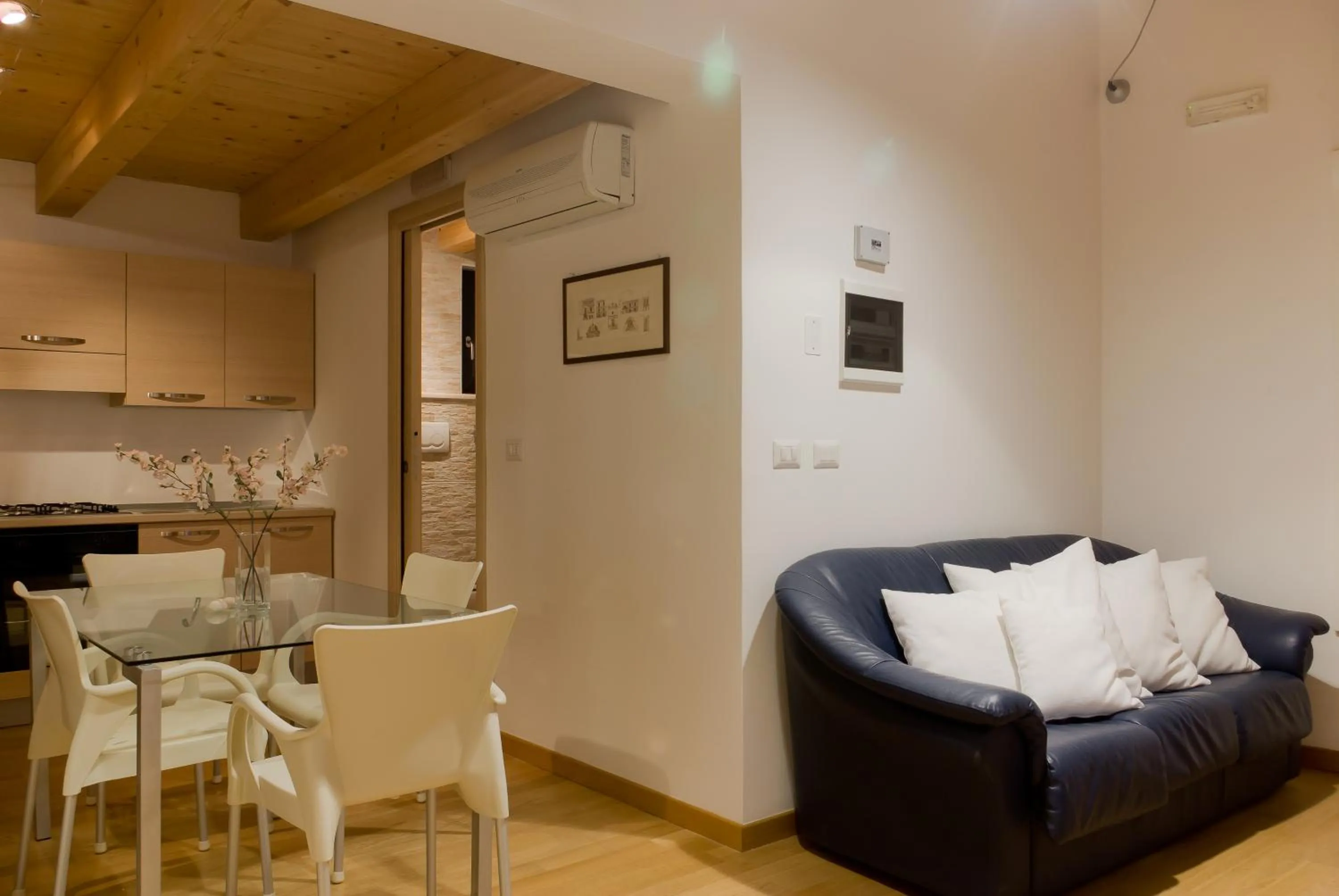 TV and multimedia in Residenze Romano Ristorante & SPA albergo diffuso - WHITE