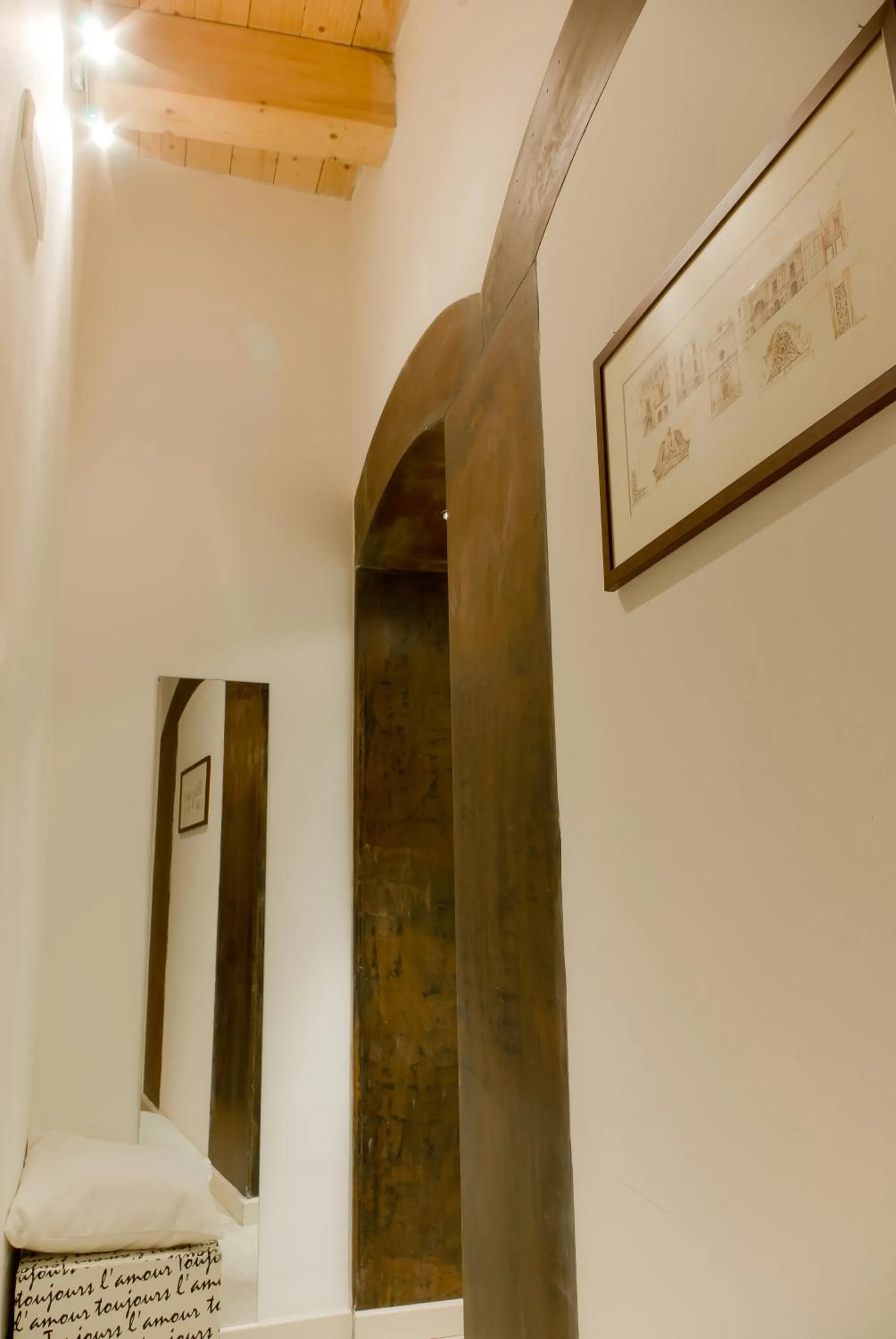 Photo of the whole room in Residenze Romano Ristorante & SPA albergo diffuso - WHITE