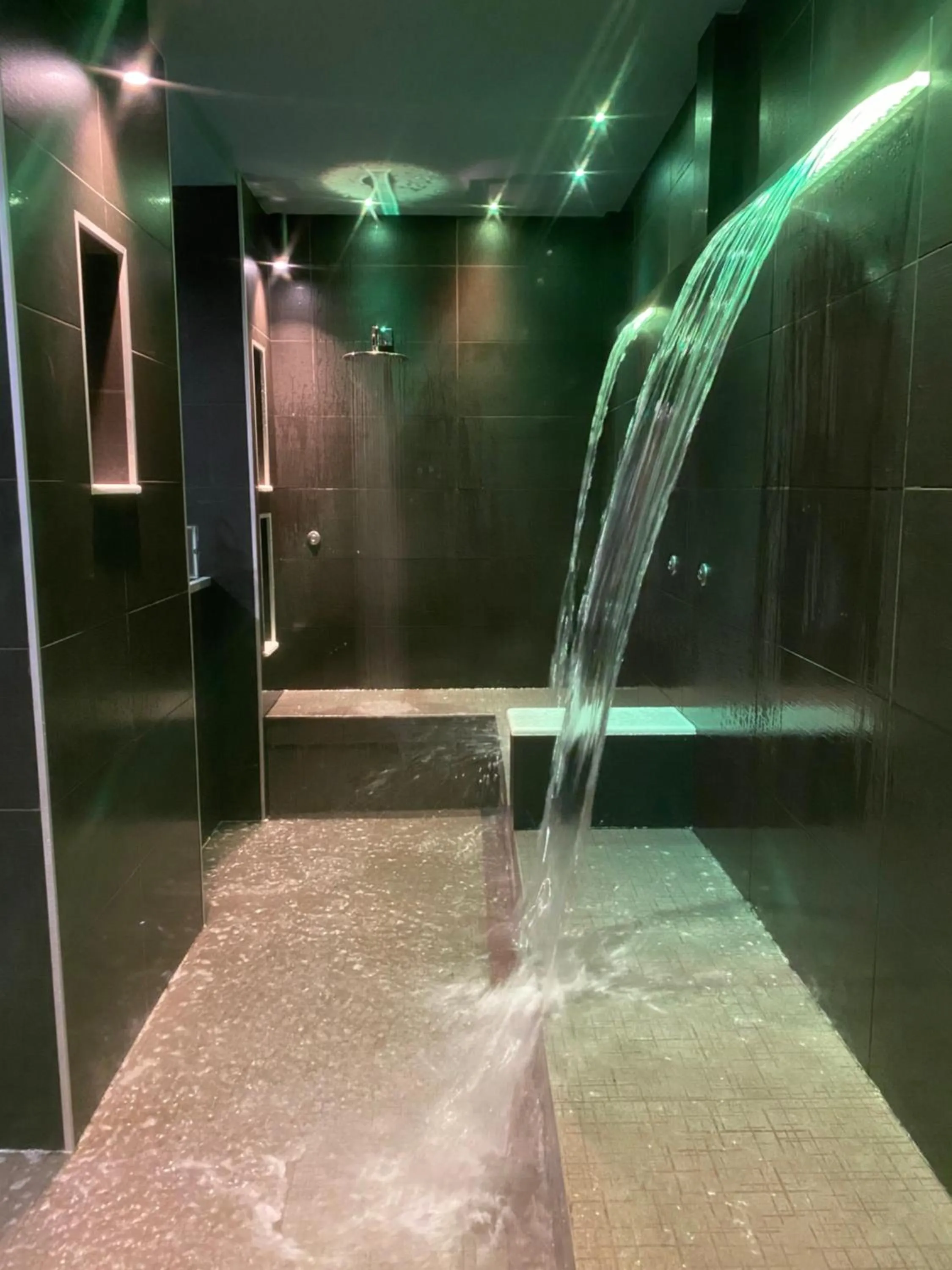 Hot Tub in Residenze Romano Ristorante & SPA albergo diffuso - WHITE