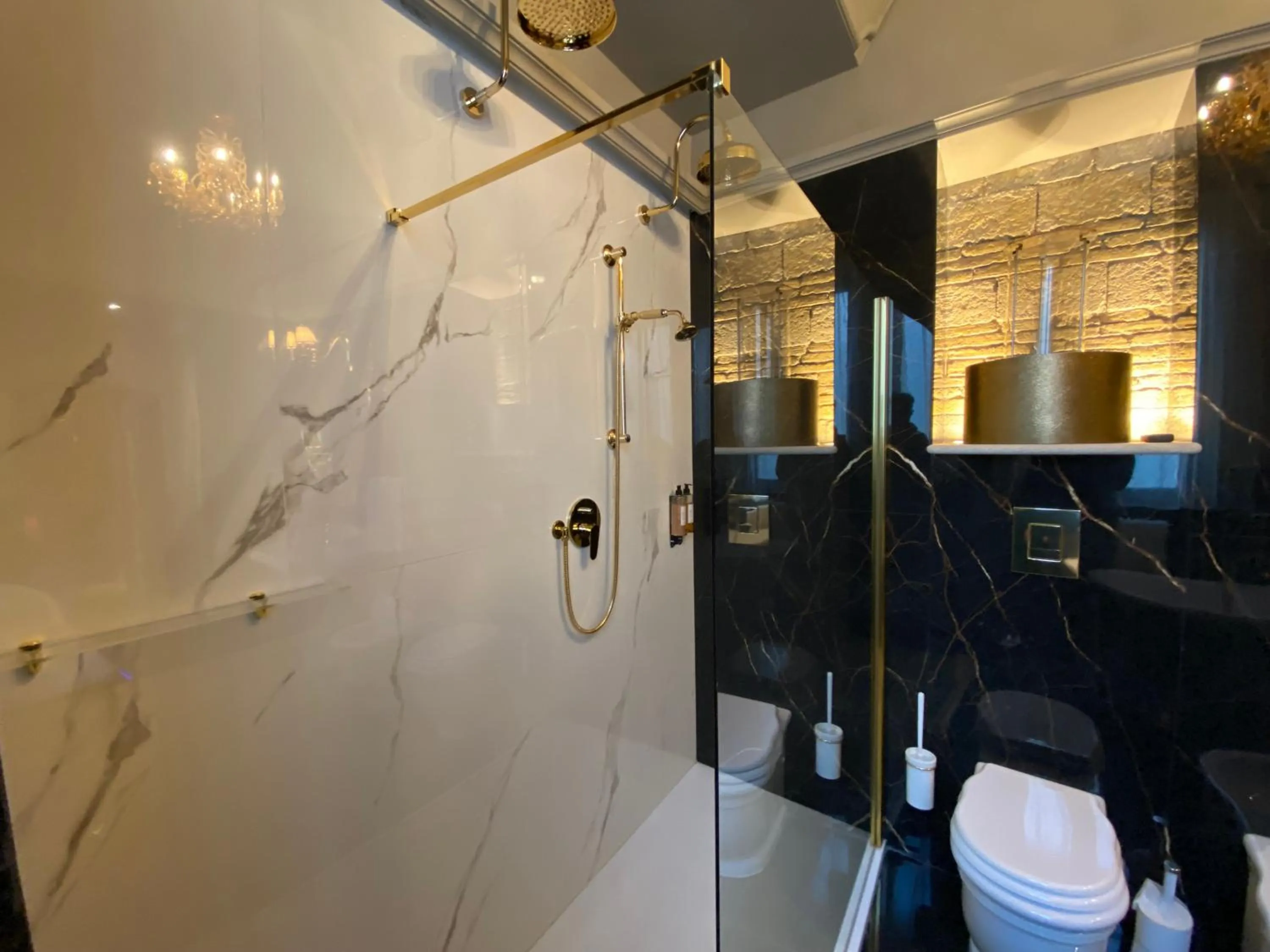 Shower in Residenze Romano Ristorante & Spa - albergo diffuso - RED