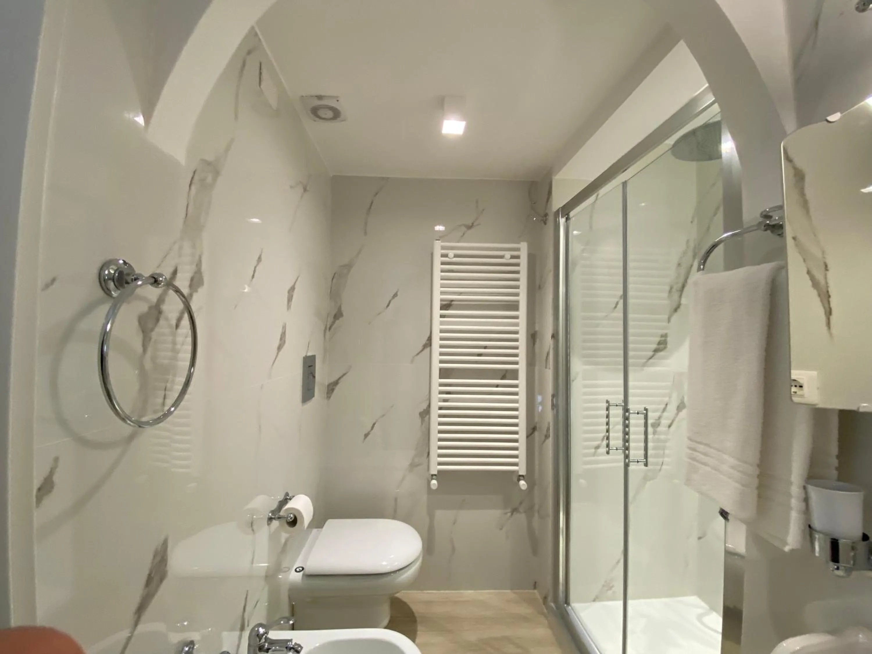 Bathroom in Residenze Romano Ristorante & Spa - albergo diffuso - RED
