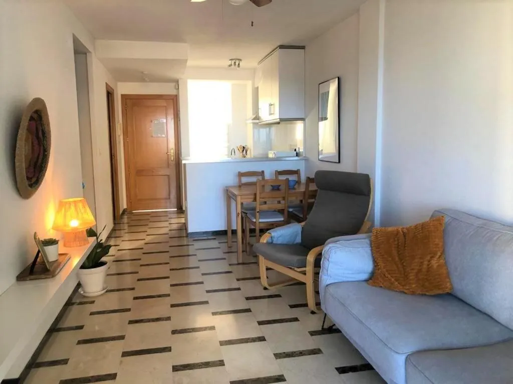 Living room in Acogedor apartamento frente al mar con piscina