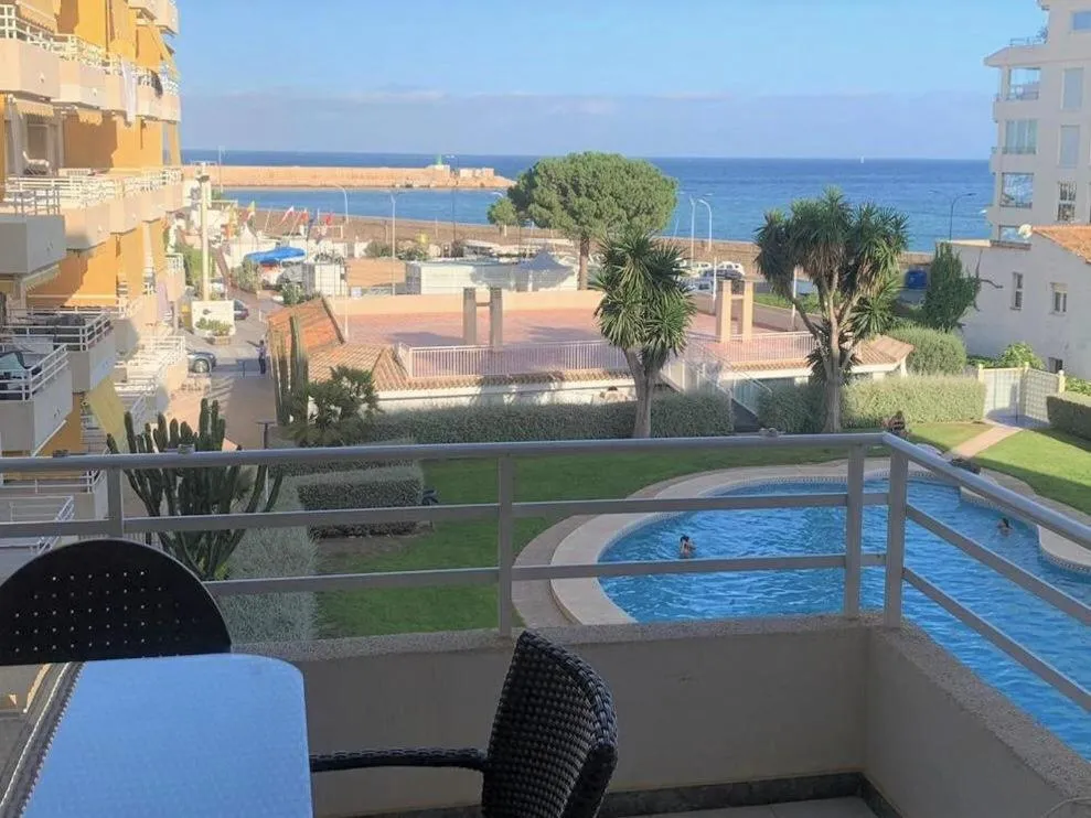Property building in Acogedor apartamento frente al mar con piscina