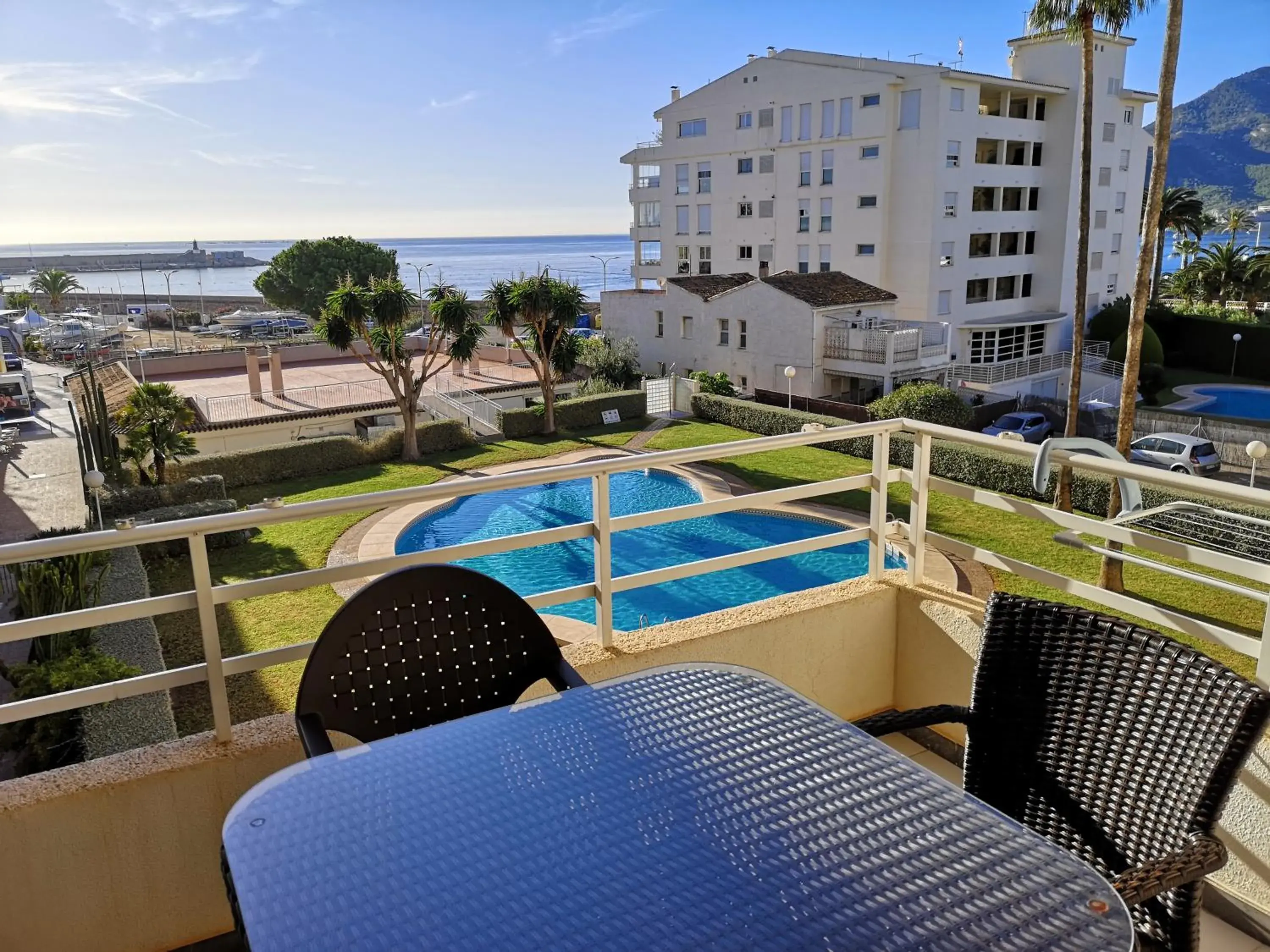 Acogedor apartamento frente al mar con piscina Acogedor apartamento frente al mar con piscina