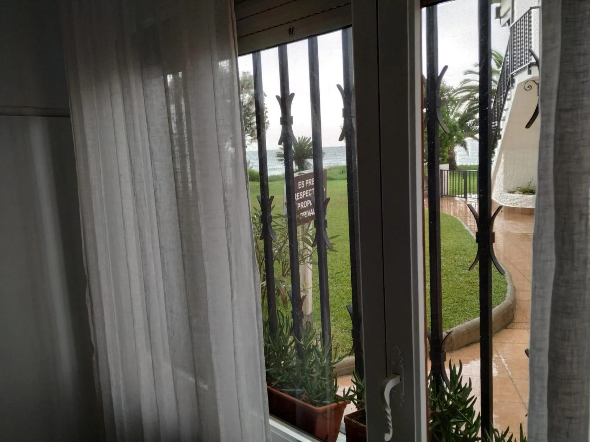 Little Paradise . Apartment in front of the sea