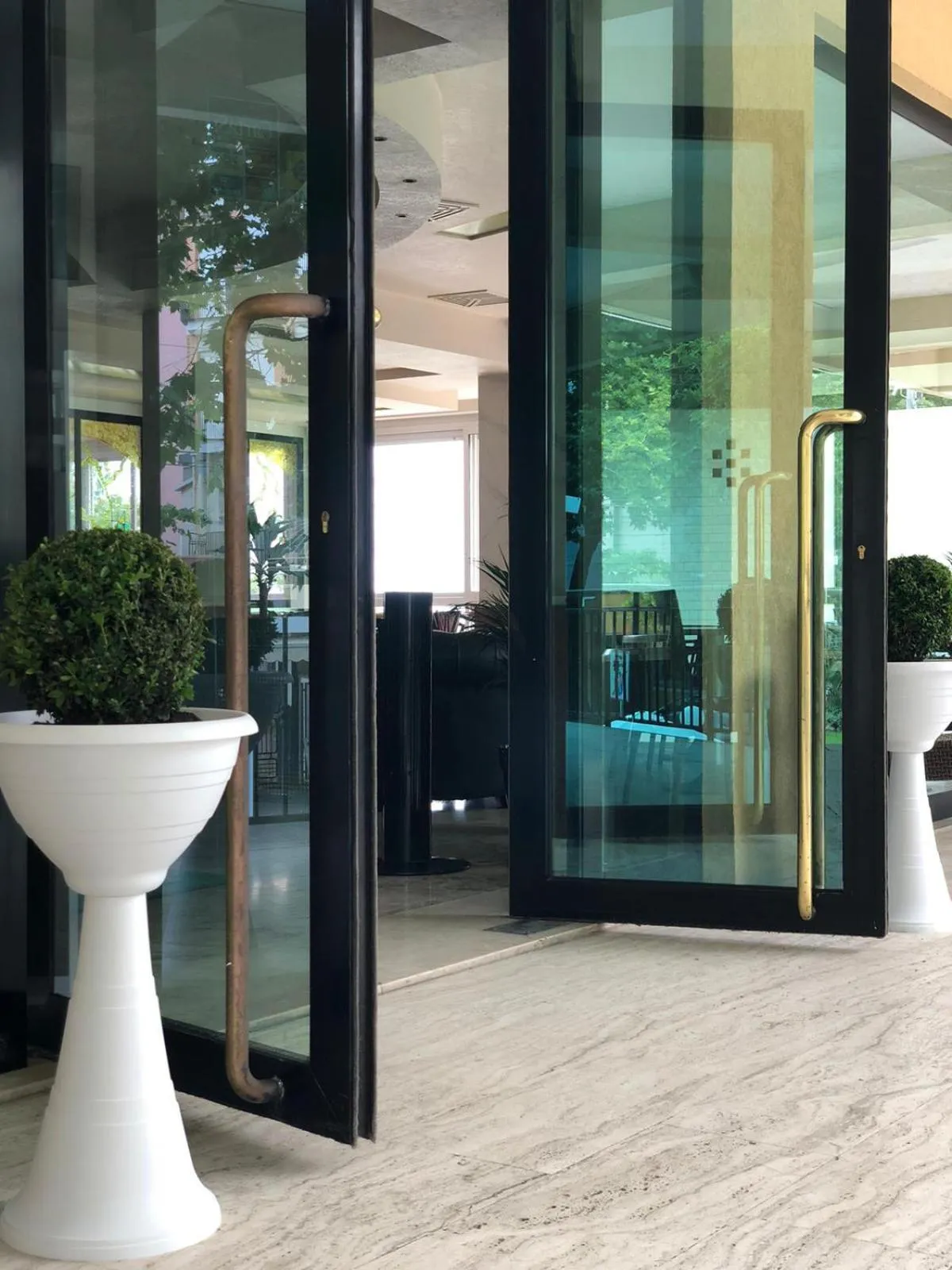 Facade/entrance in Hotel Artide