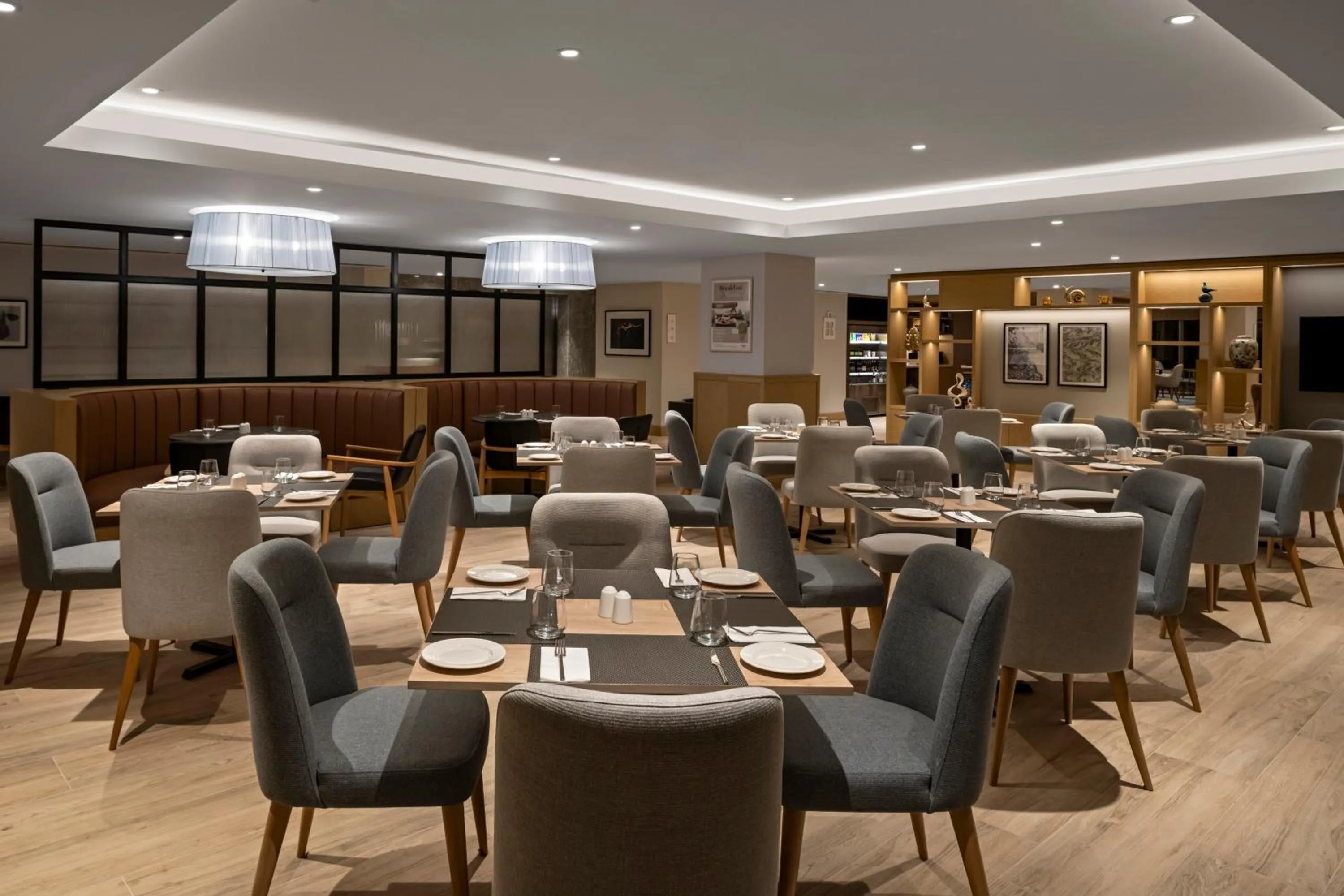 Restaurant/places to eat in Hilton Garden Inn Balikesir