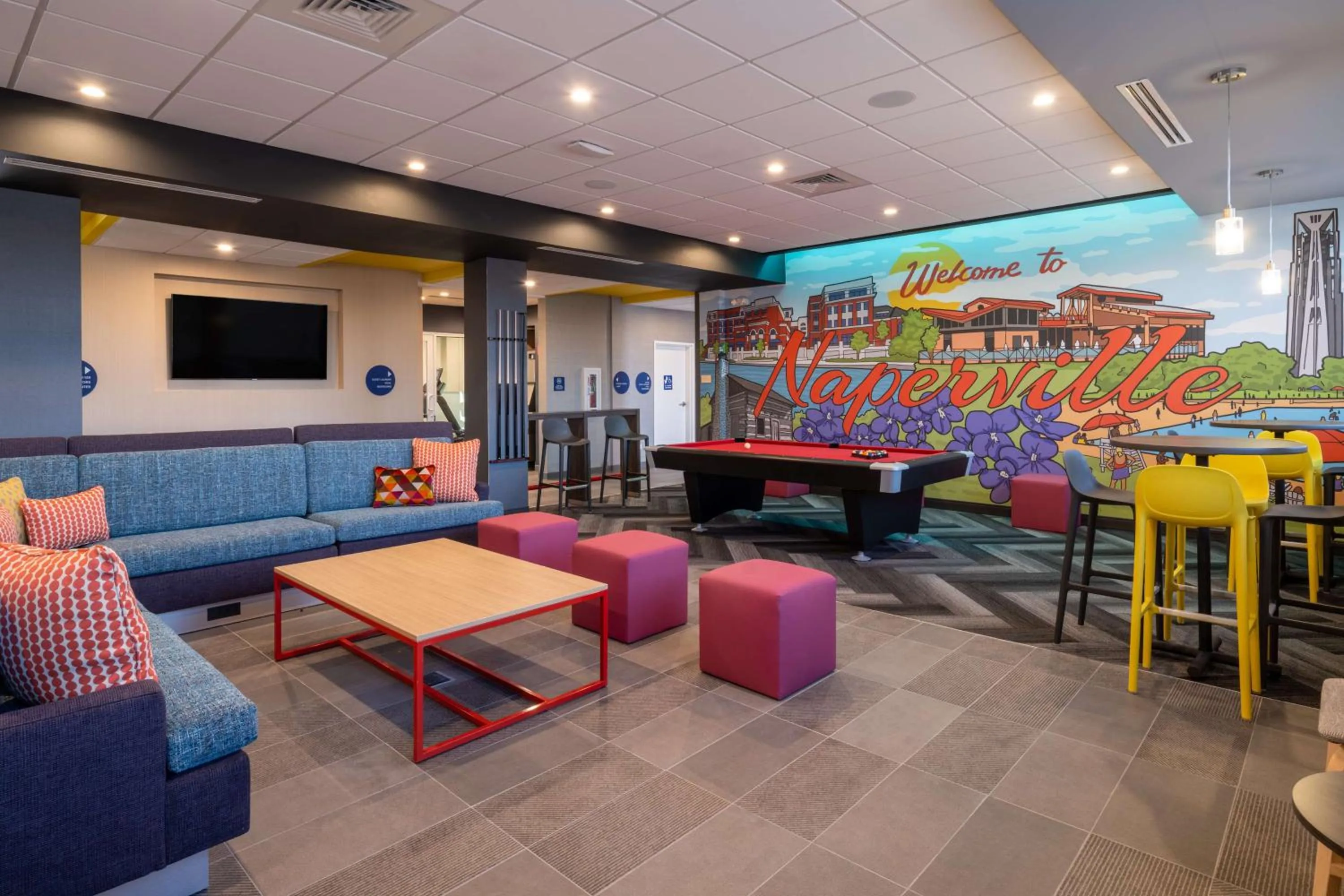 Lobby or reception in Tru By Hilton Naperville Chicago