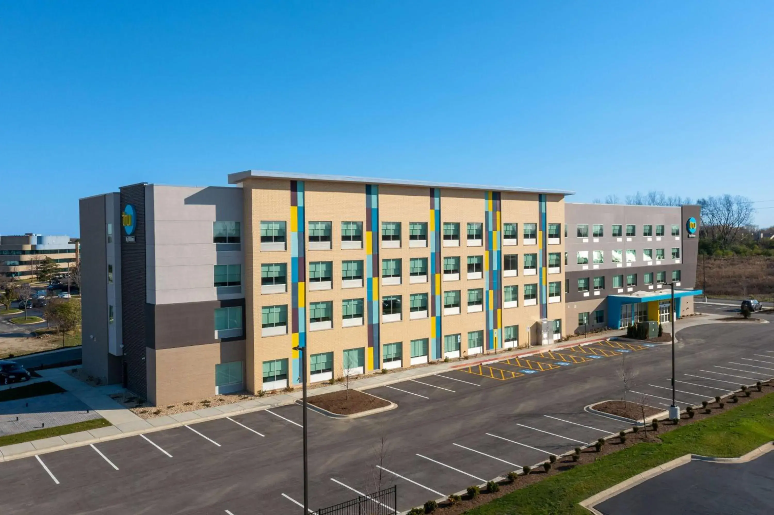 Property building in Tru By Hilton Naperville Chicago Property building in Tru By Hilton Naperville Chicago