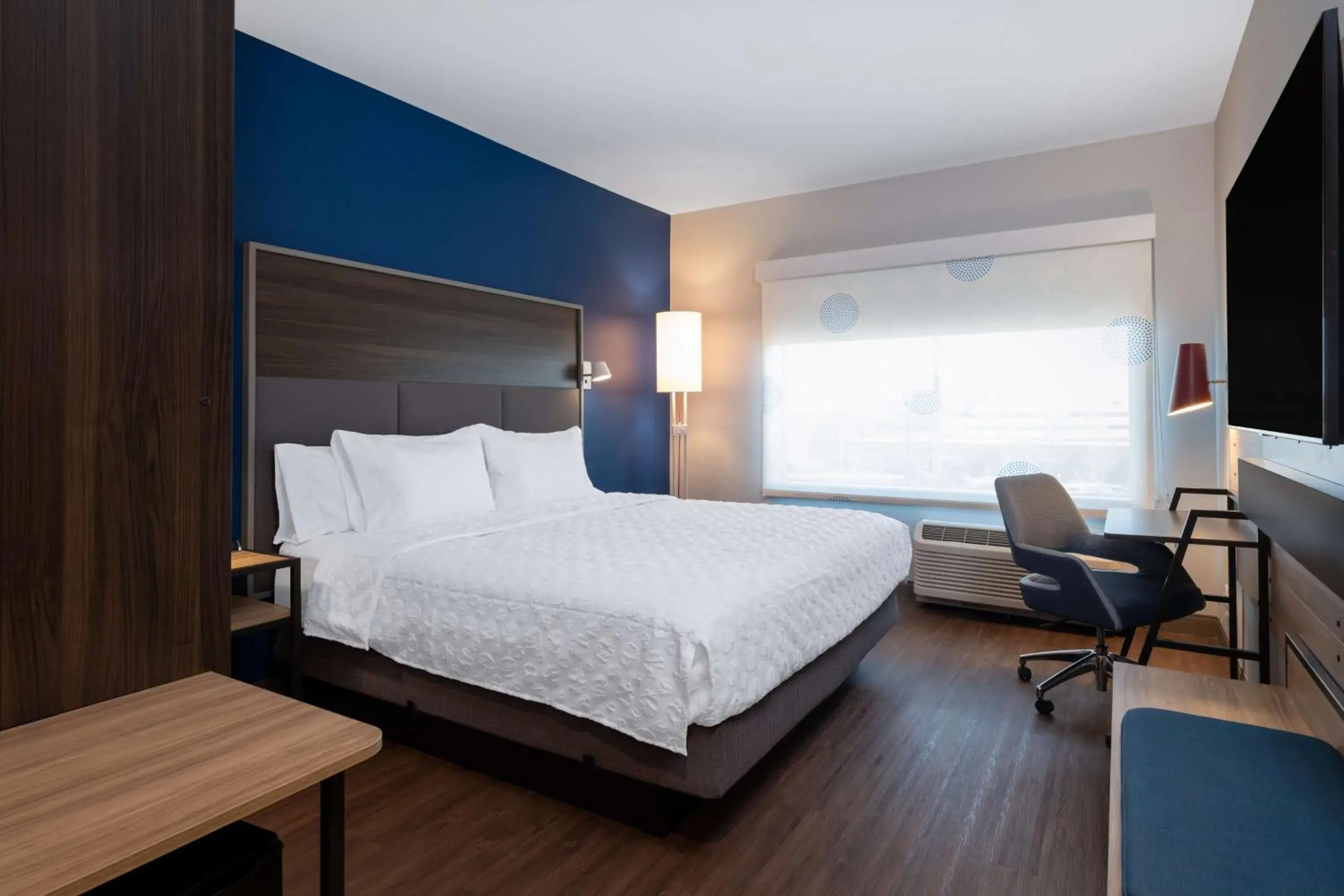 Bed in Tru By Hilton Naperville Chicago Bed in Tru By Hilton Naperville Chicago