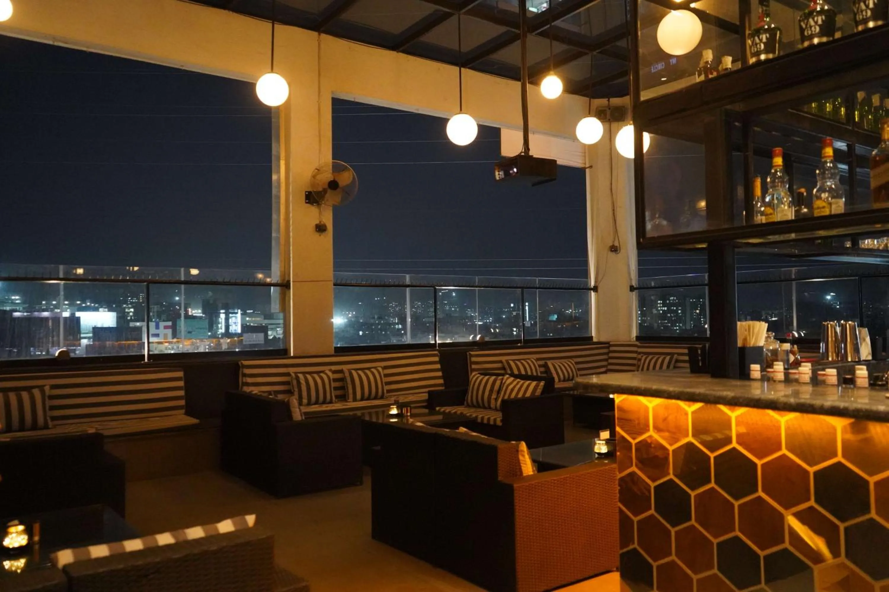 Lounge or bar in Hilton Garden Inn Pune Hinjawadi