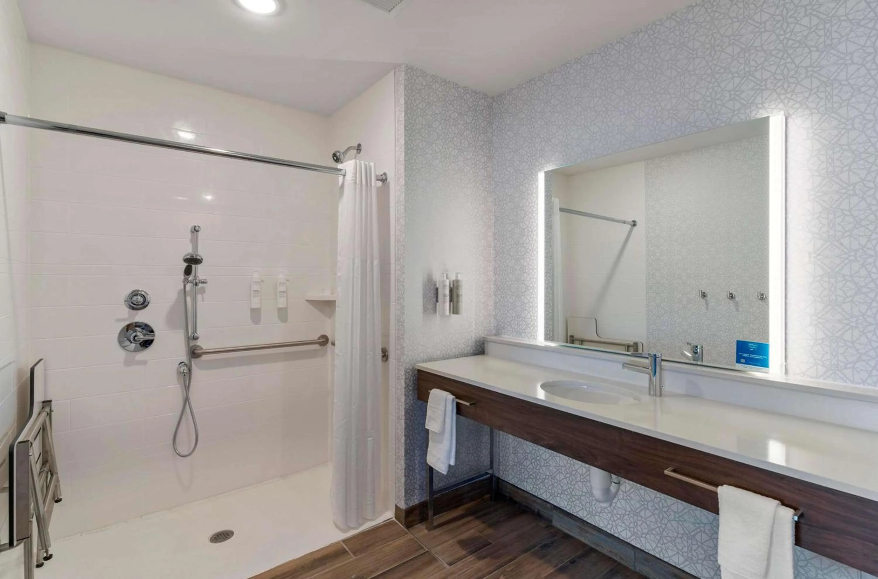 Bathroom in Hampton Inn Colorado Springs Northeast