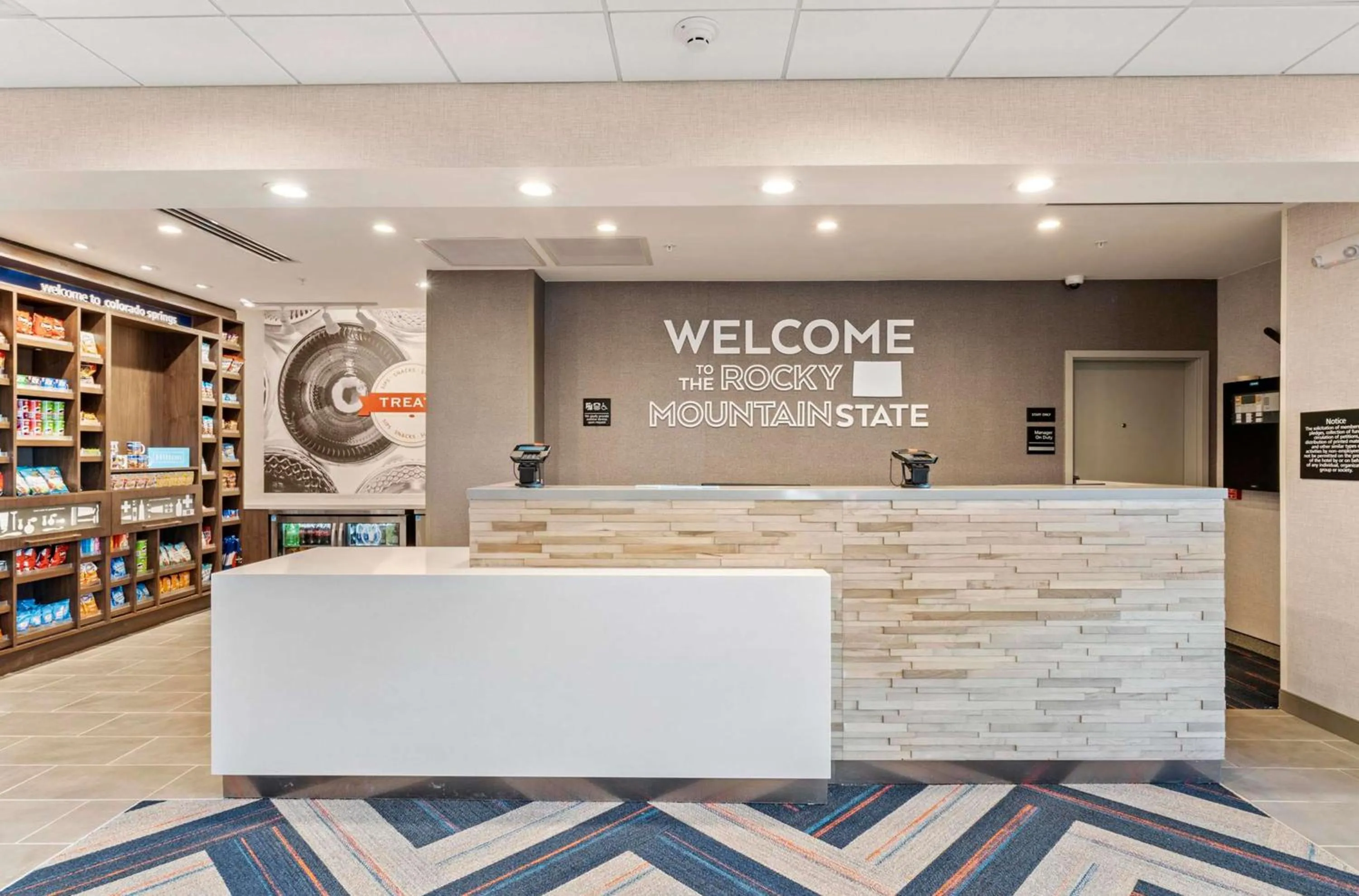 Lobby or reception in Hampton Inn Colorado Springs Northeast