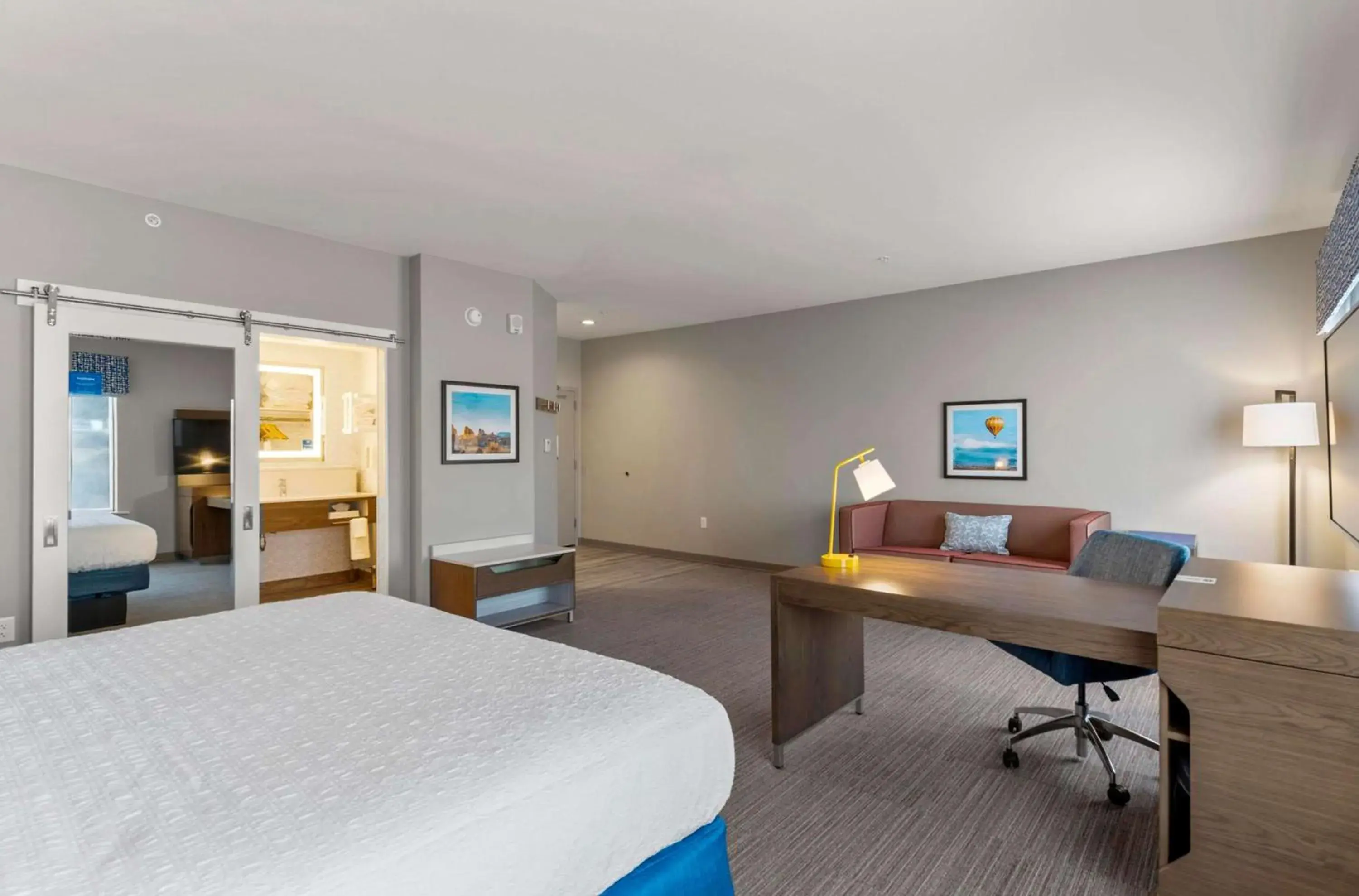 Bedroom, Bed in Hampton Inn Colorado Springs Northeast Bedroom, Bed in Hampton Inn Colorado Springs Northeast