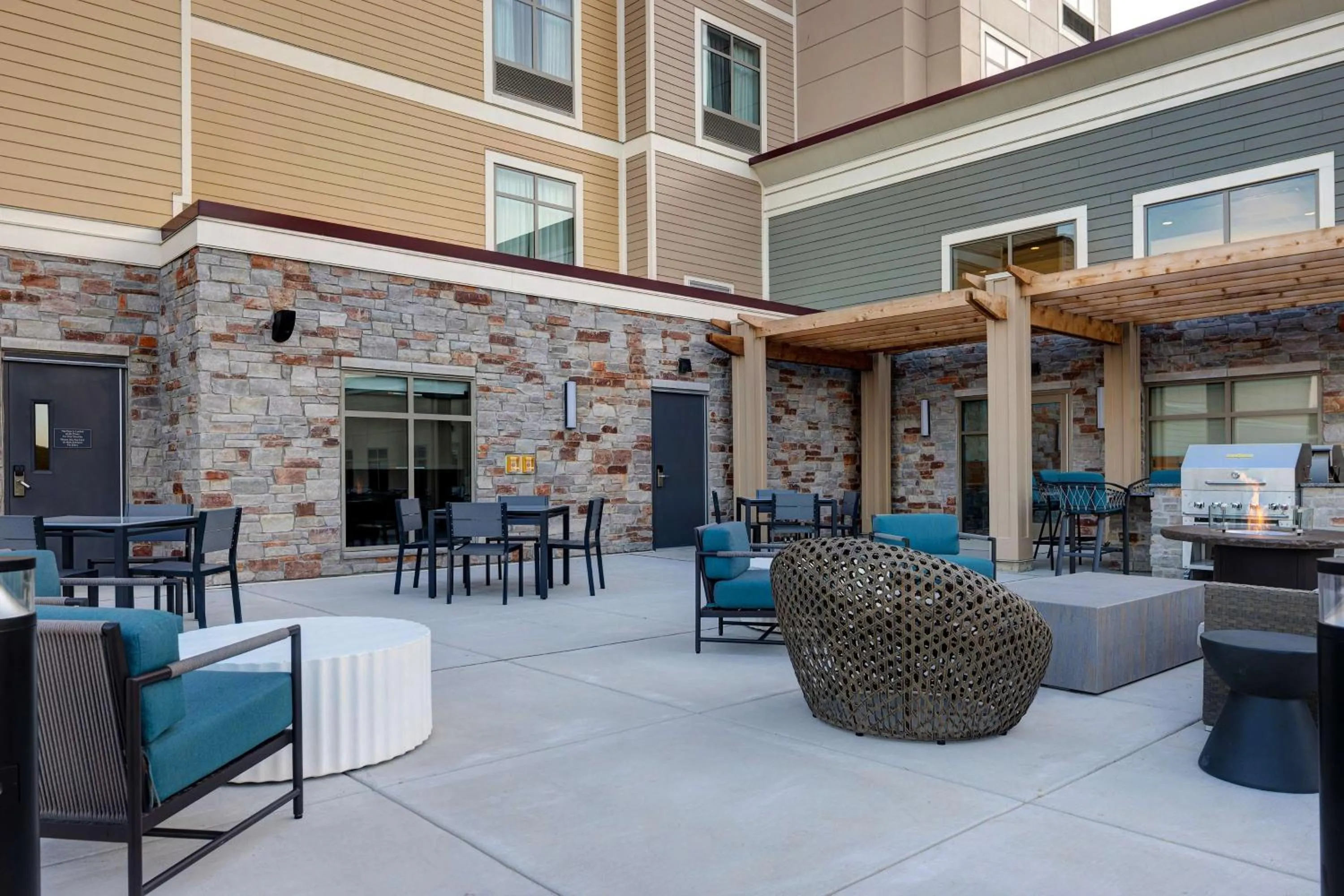 Property building in Homewood Suites By Hilton Oak Creek Milwaukee