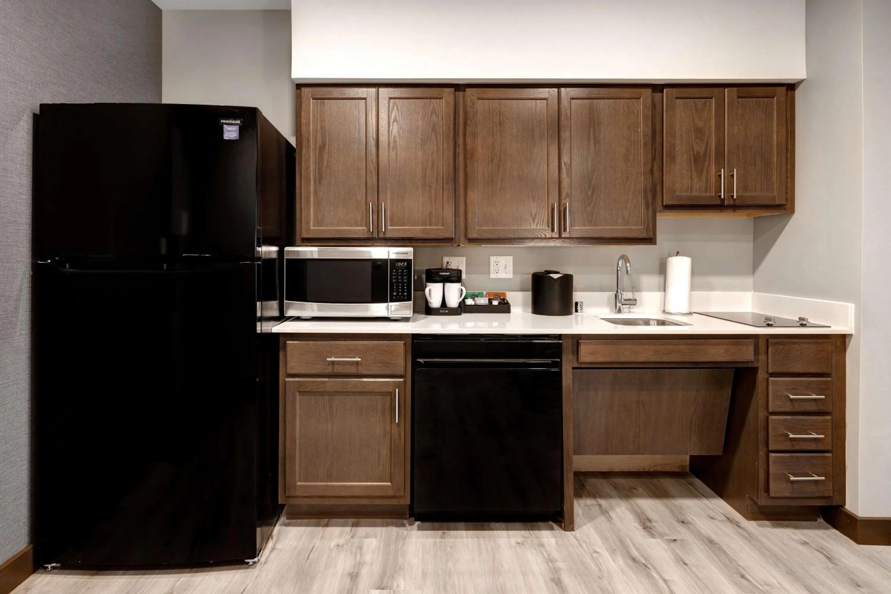 Kitchen or kitchenette in Homewood Suites By Hilton Oak Creek Milwaukee
