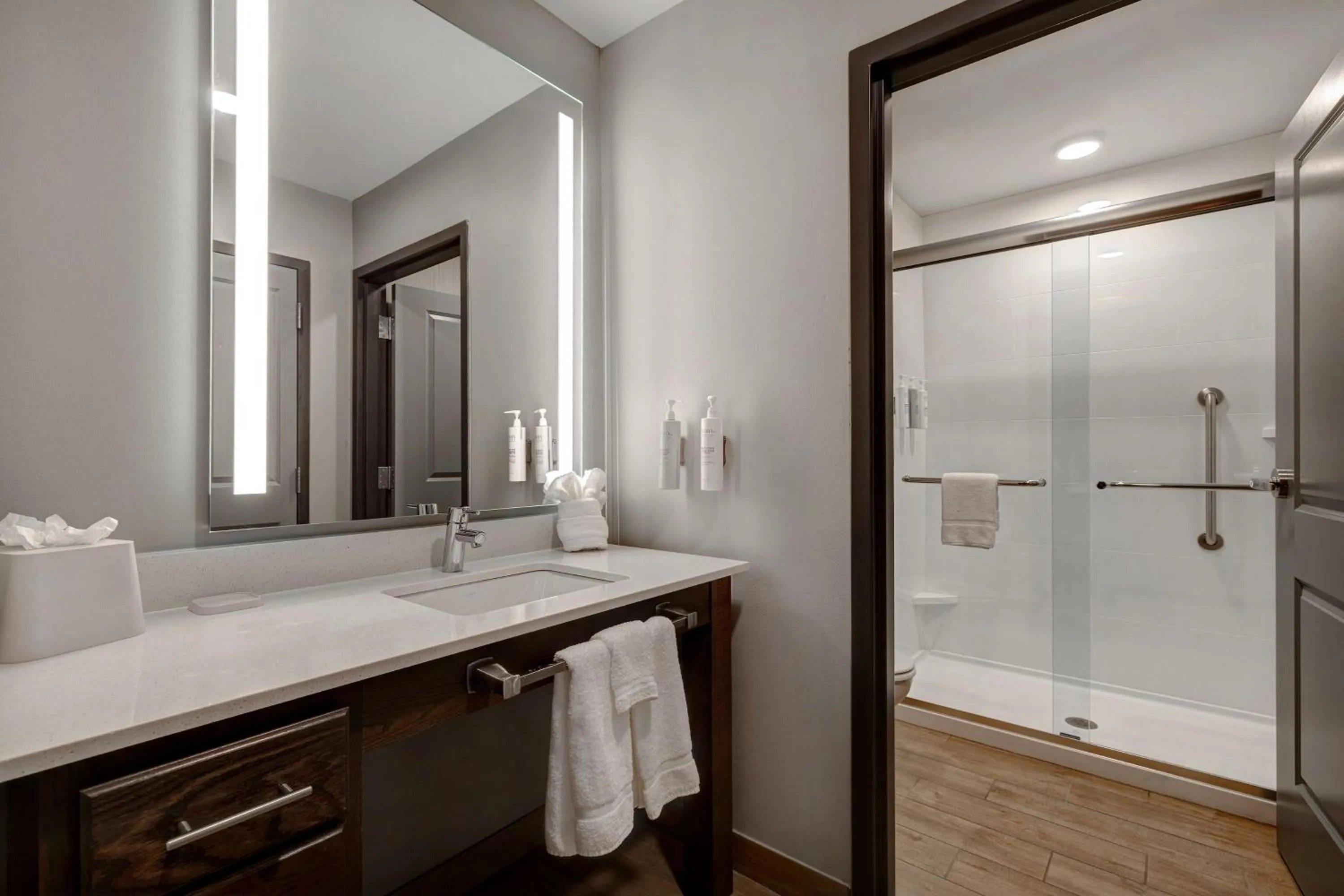 Bathroom in Homewood Suites By Hilton Oak Creek Milwaukee