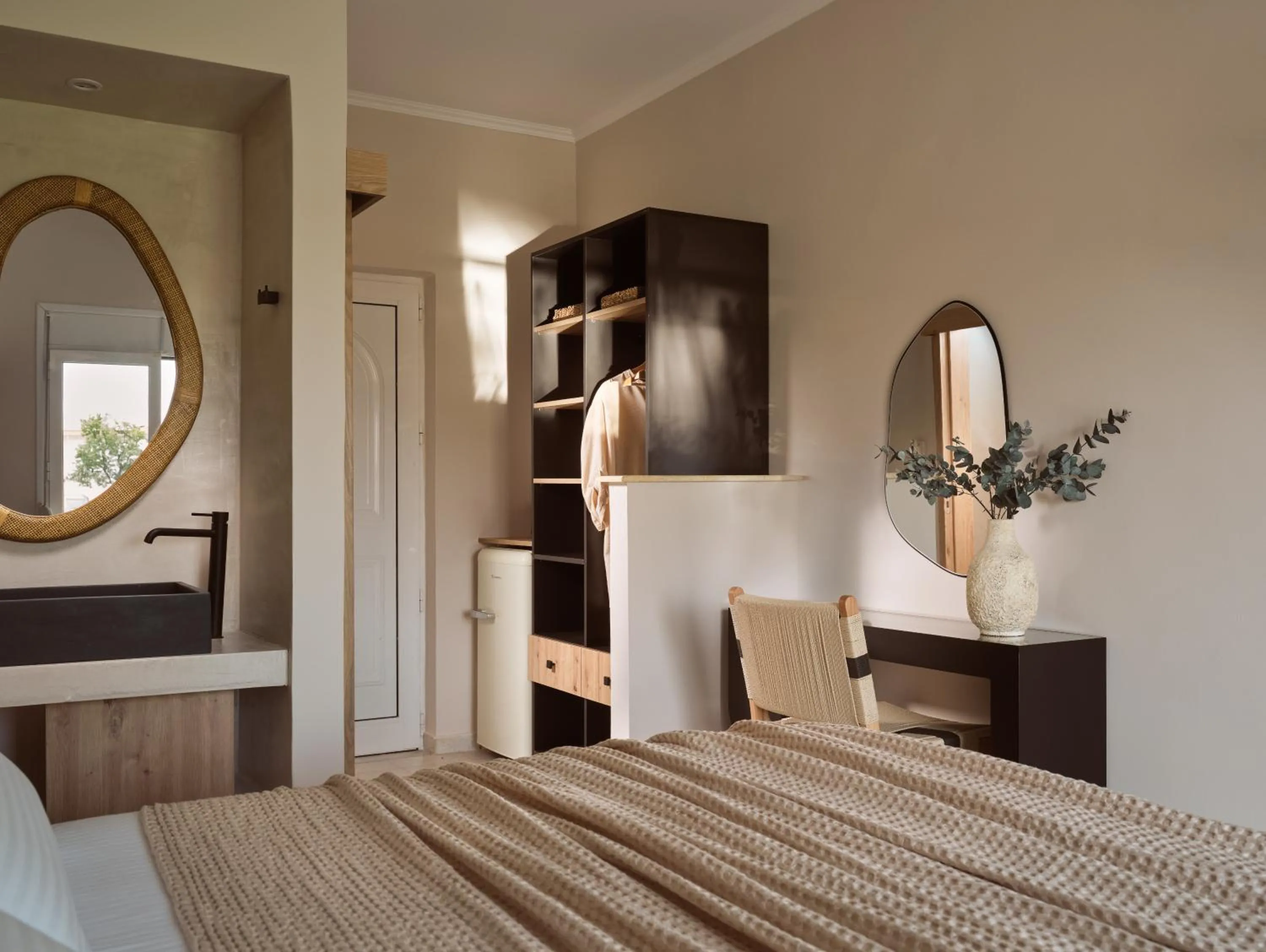 Photo of the whole room, Bed in Sanpiero Island