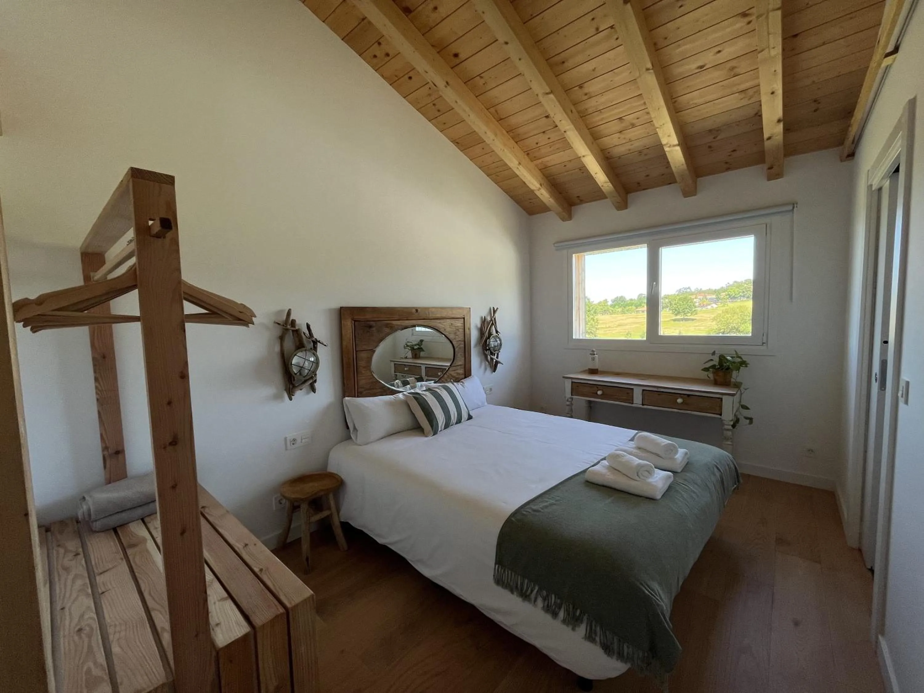 Bedroom, Bed in Basoan