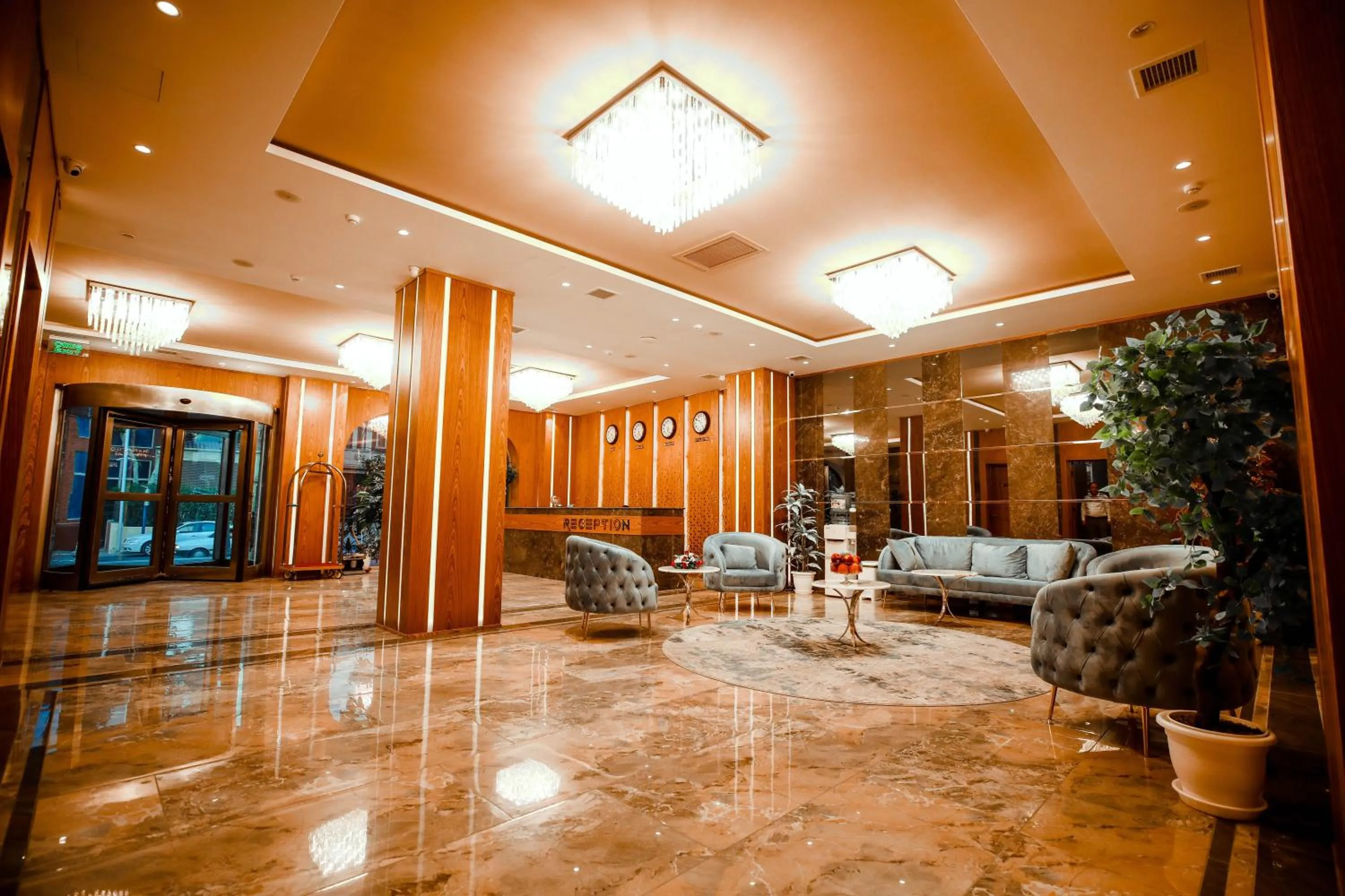 Lobby or reception in Regal Inn Badamdar Hotel