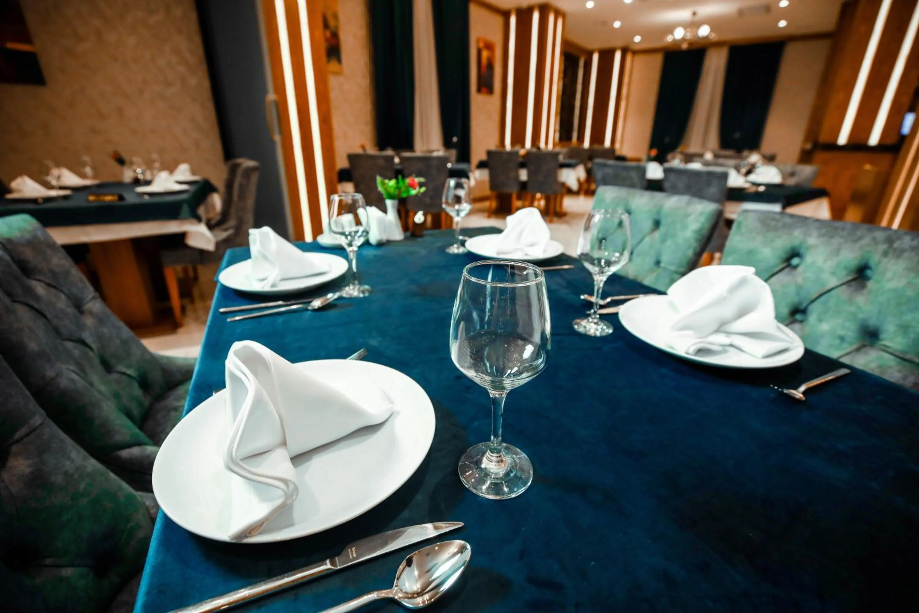 Restaurant/places to eat in Regal Inn Badamdar Hotel