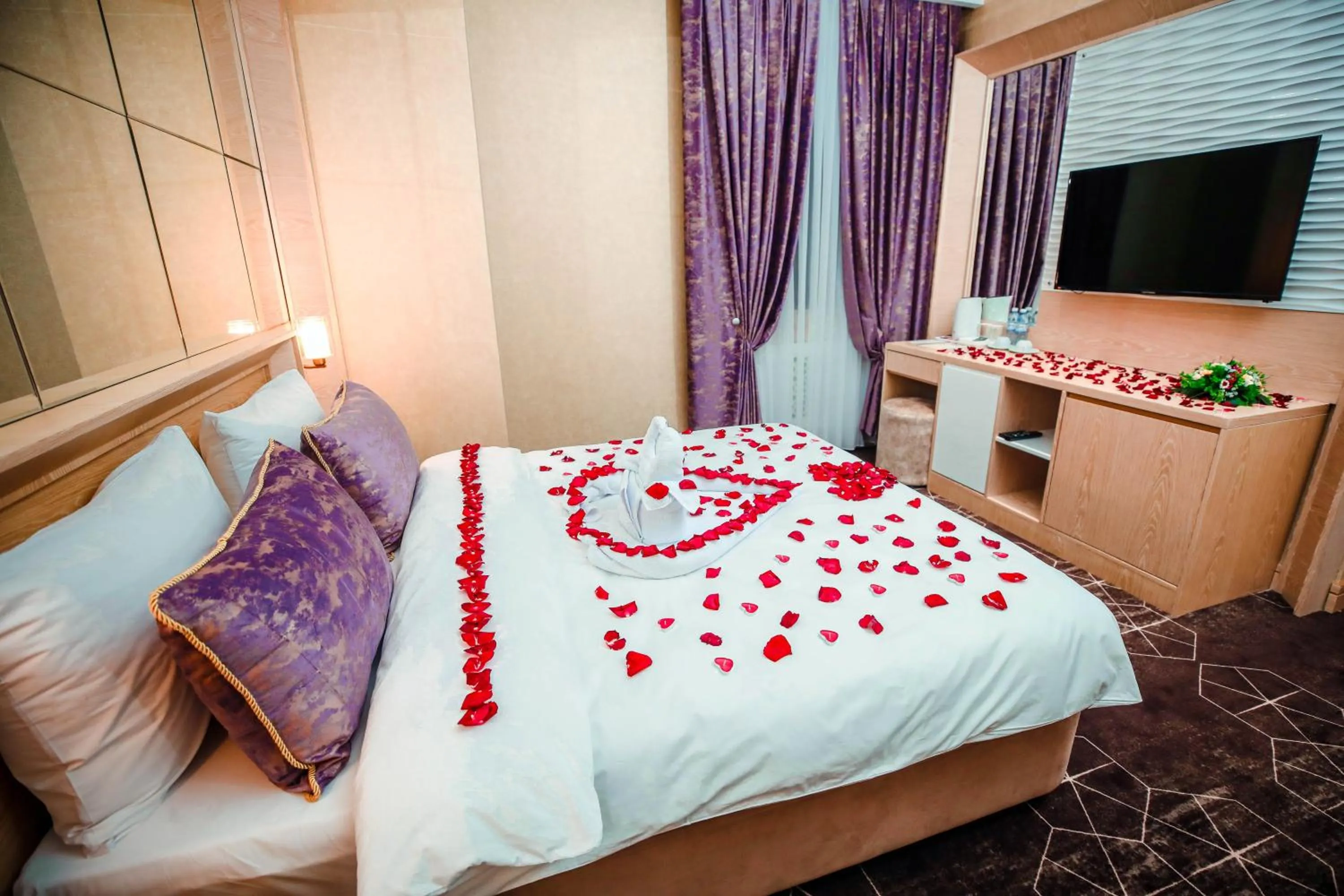 Bed in Regal Inn Badamdar Hotel