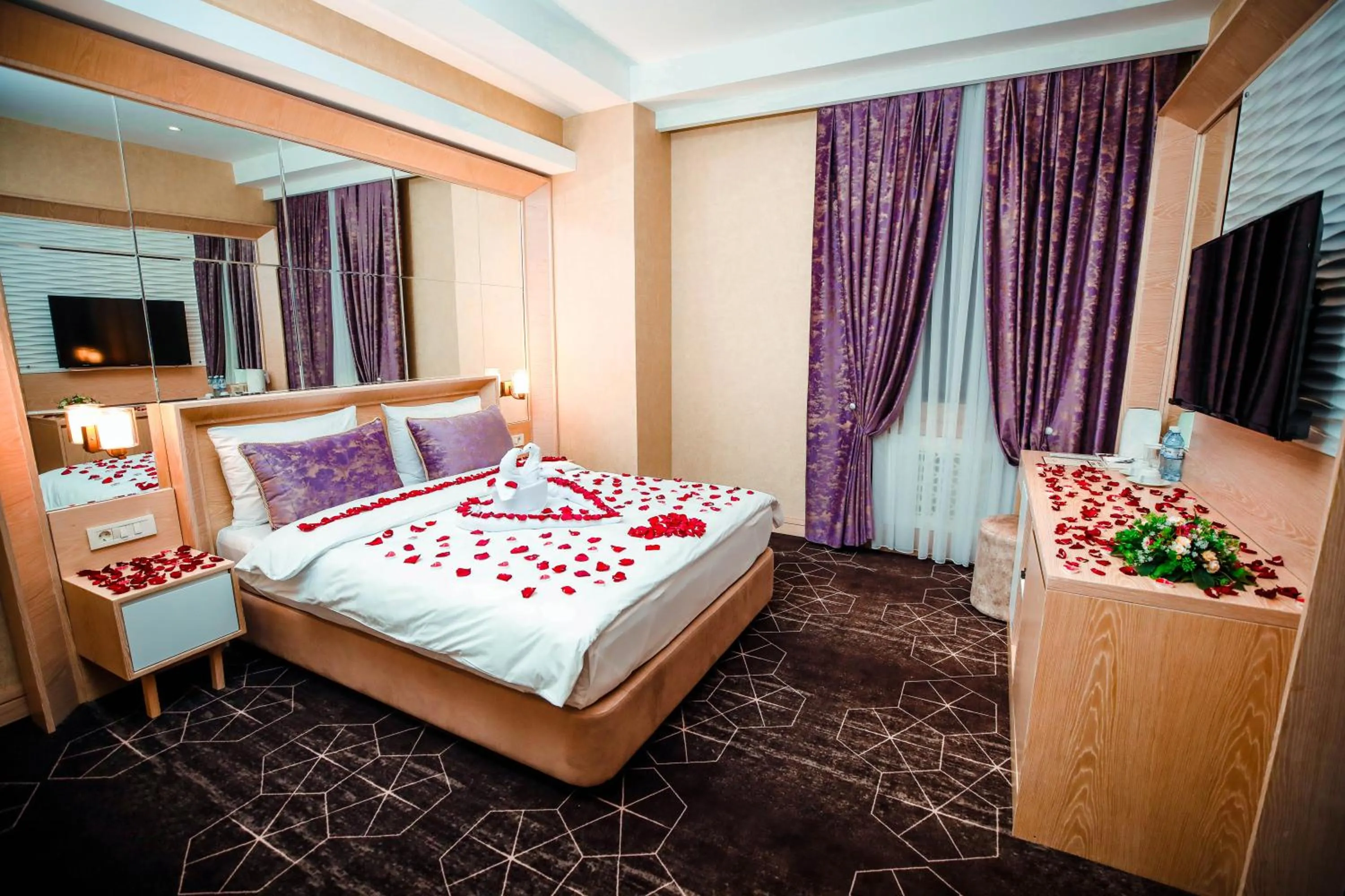 Bed in Regal Inn Badamdar Hotel